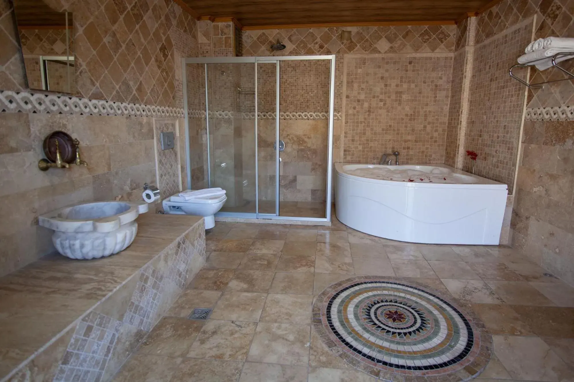 Hot Tub, Bathroom in Peace Stone House
