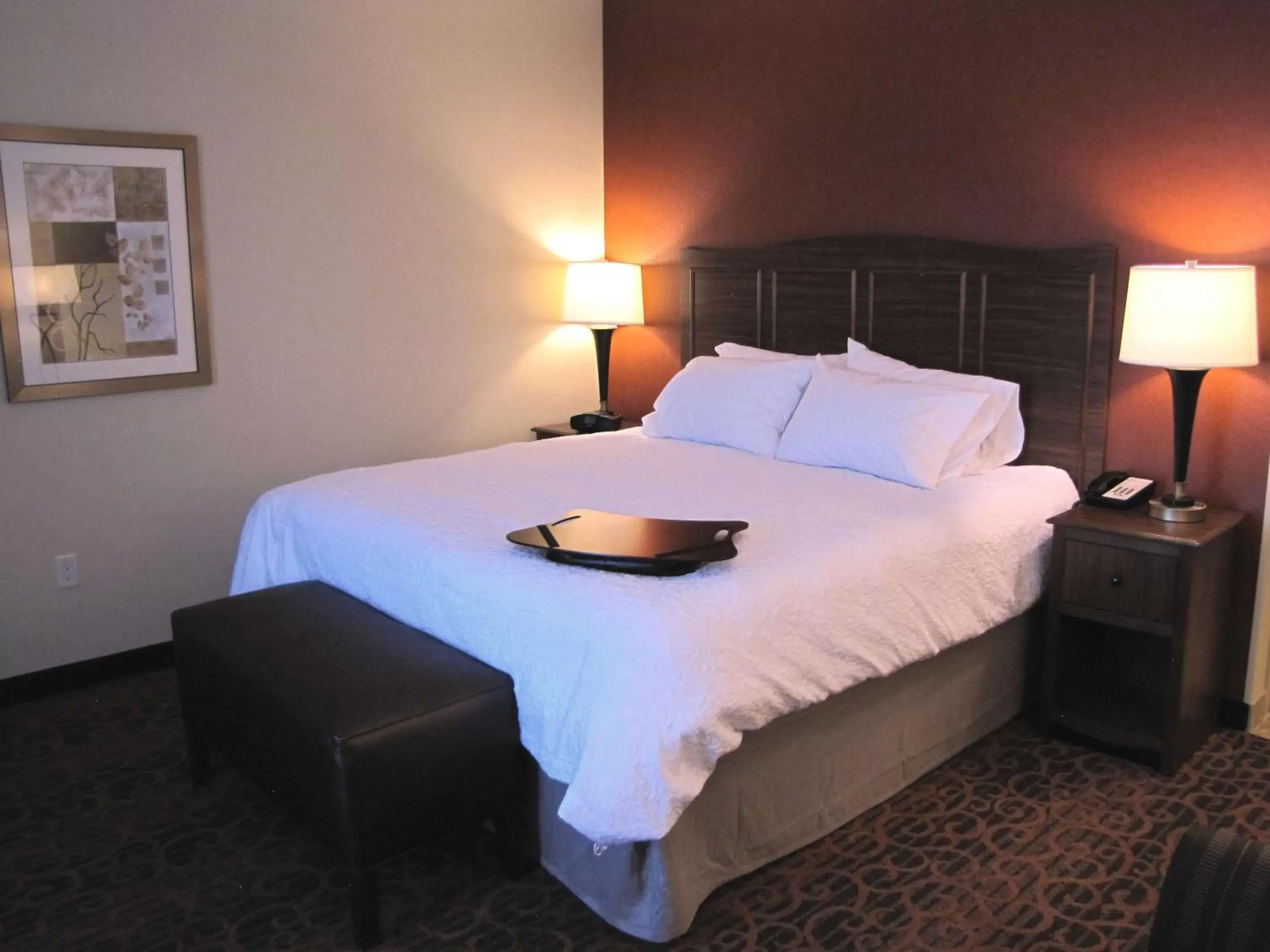 Bed in Hampton Inn & Suites Jamestown