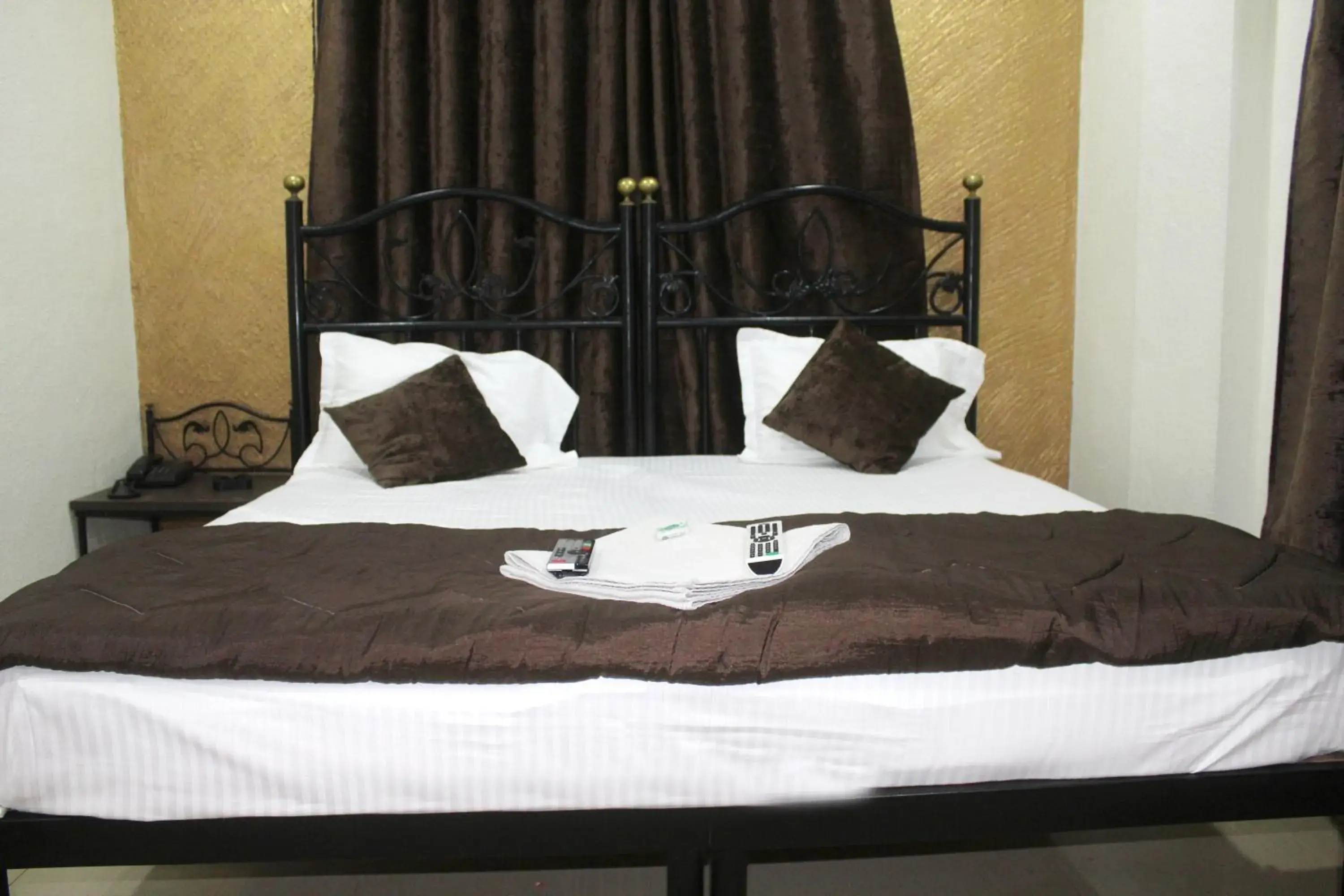 Bed in Hotel Preetam
