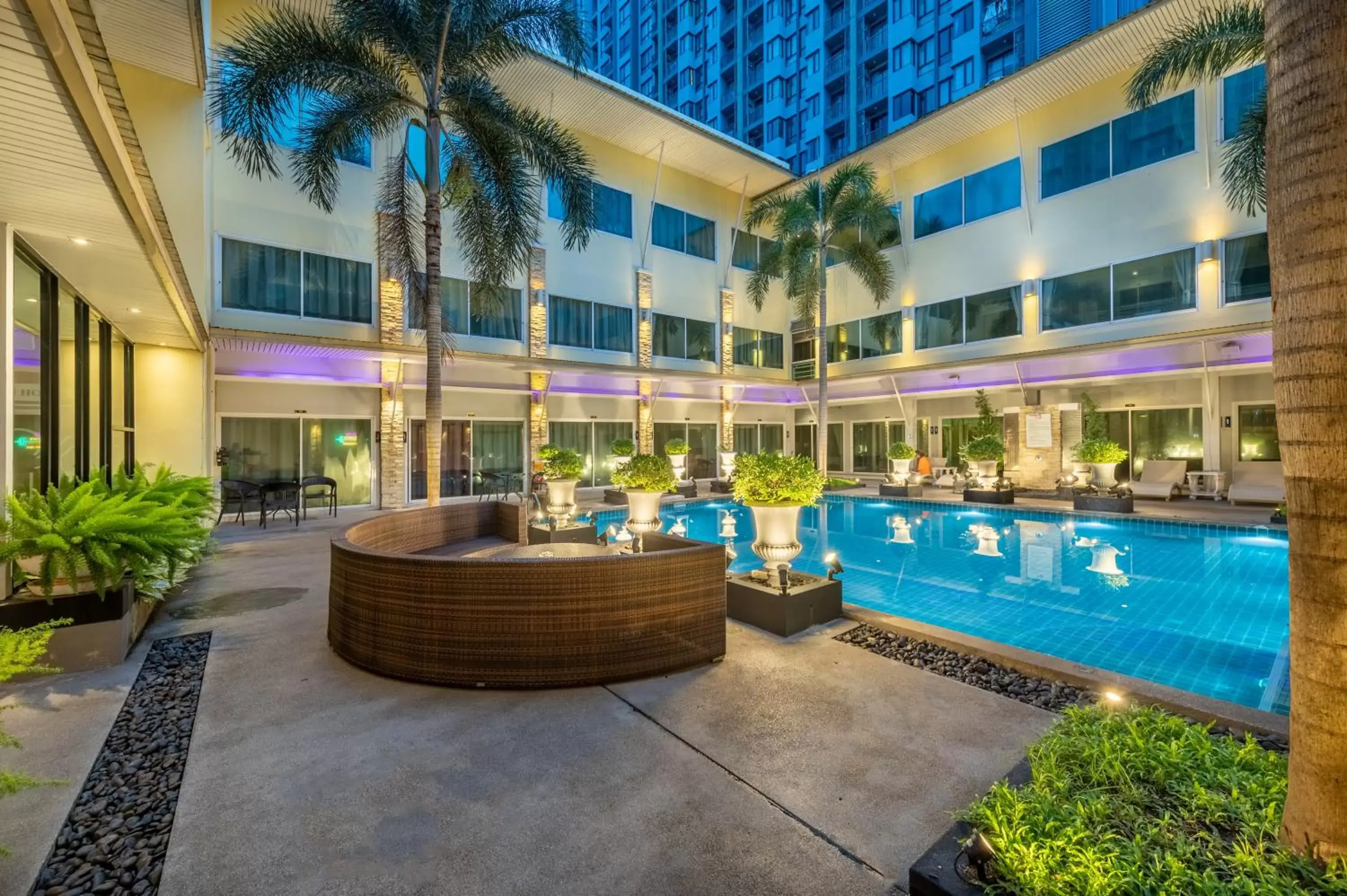 Property building, Swimming Pool in Qiu Hotel Sukhumvit SHA Plus