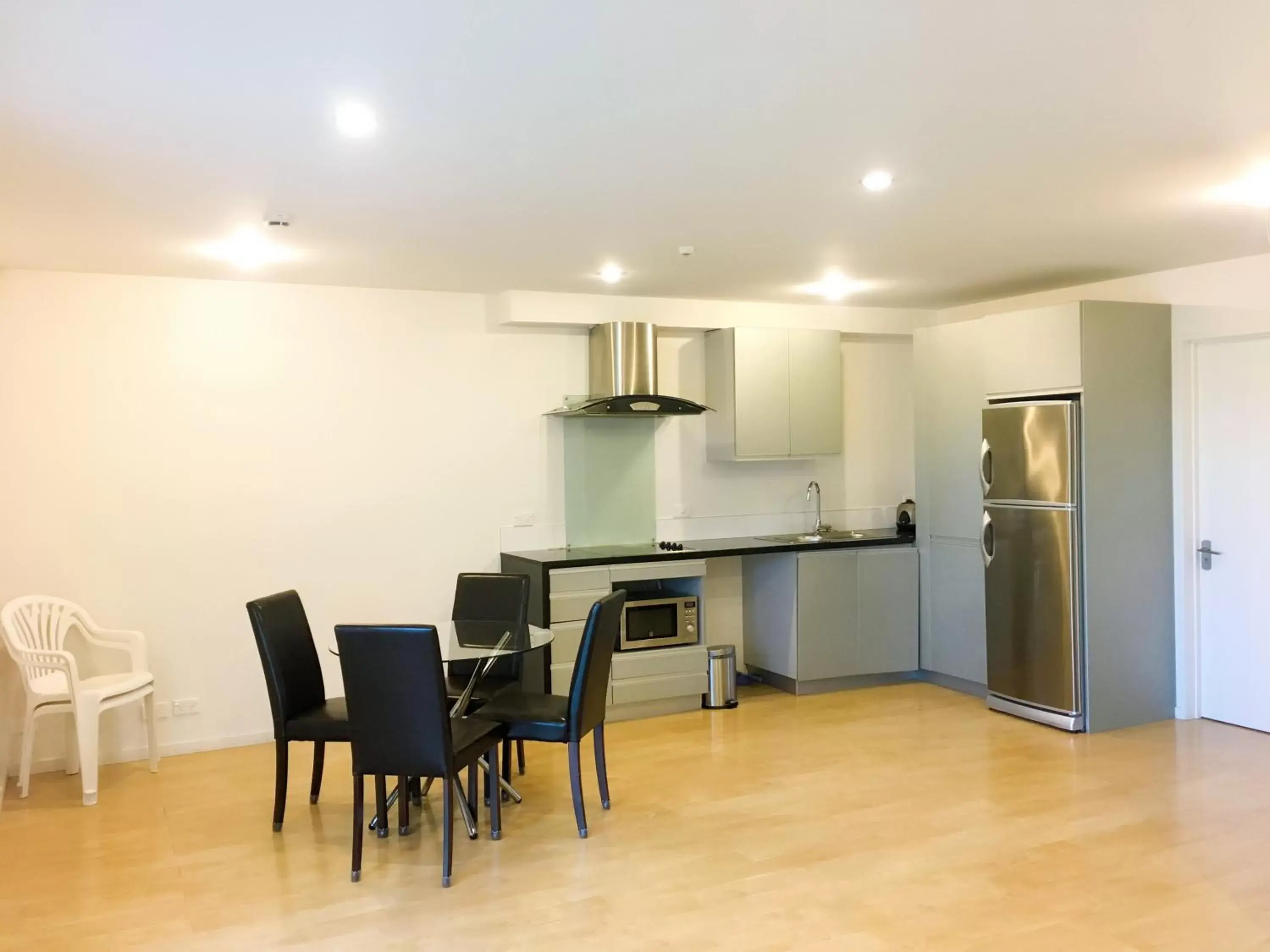 Living room, Kitchen/Kitchenette in BeachLife Apartments