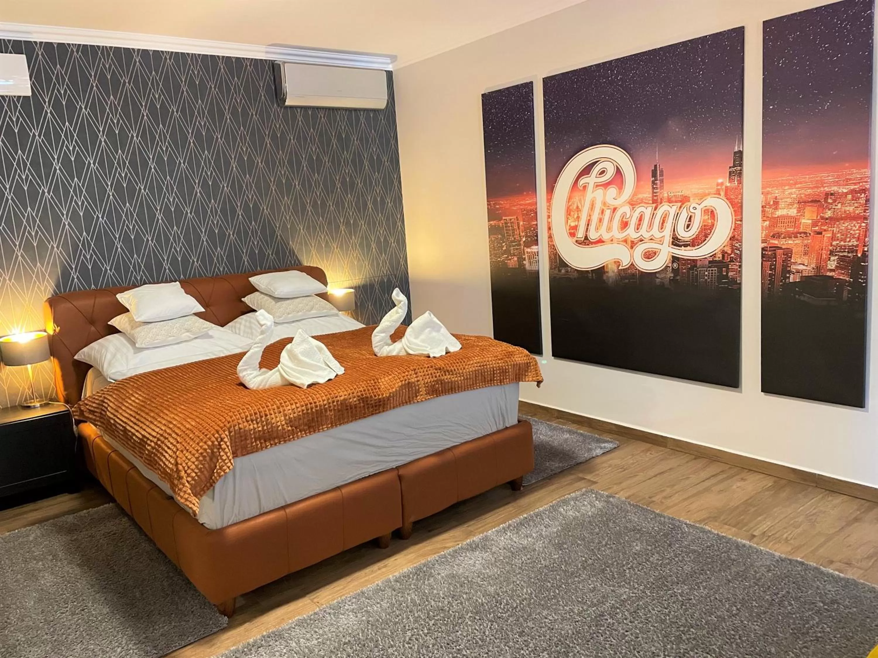 Photo of the whole room, Bed in Chicago Vendégház