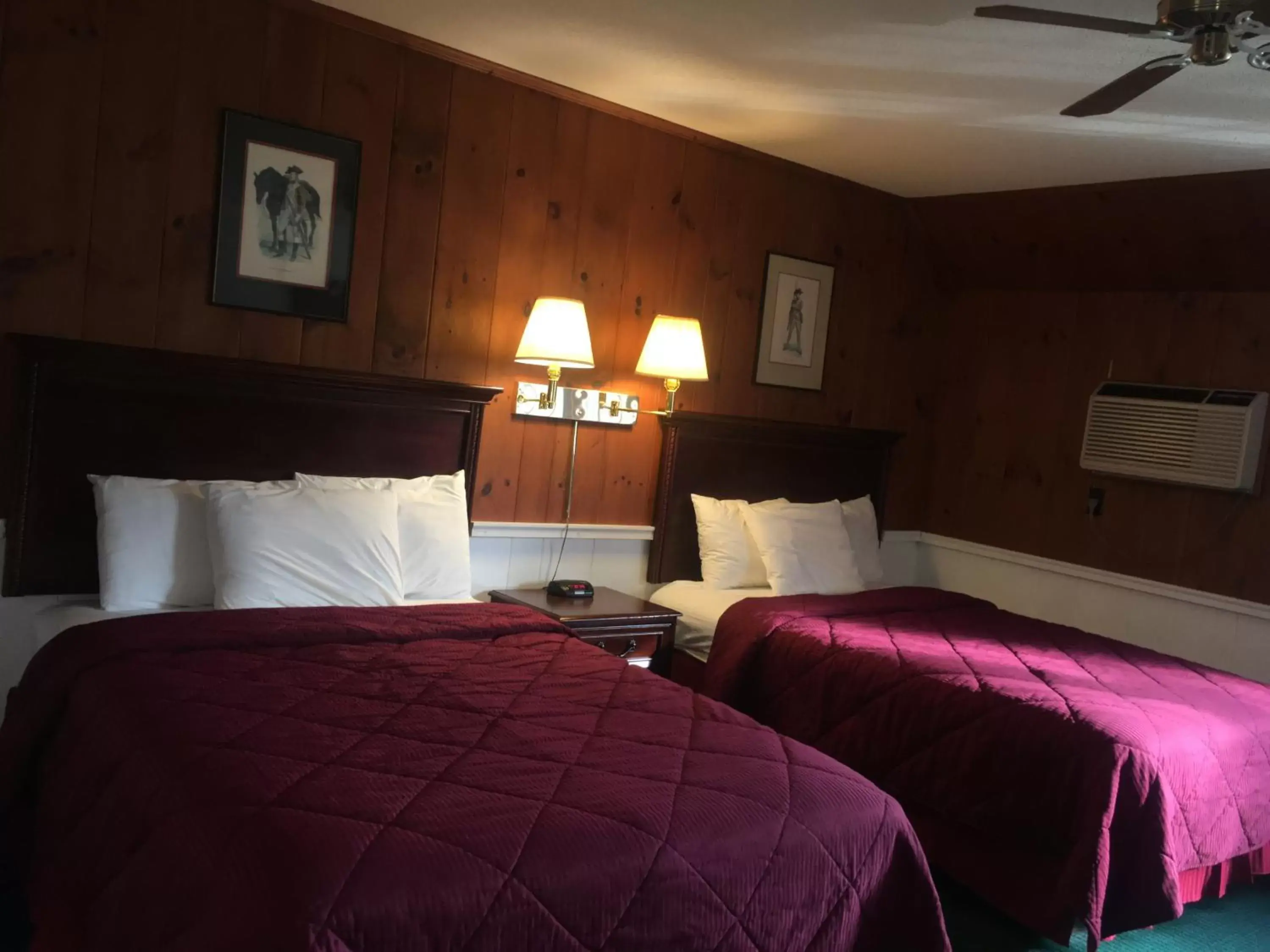 Double Room with Two Double Beds in Stonybrook Motel & Lodge