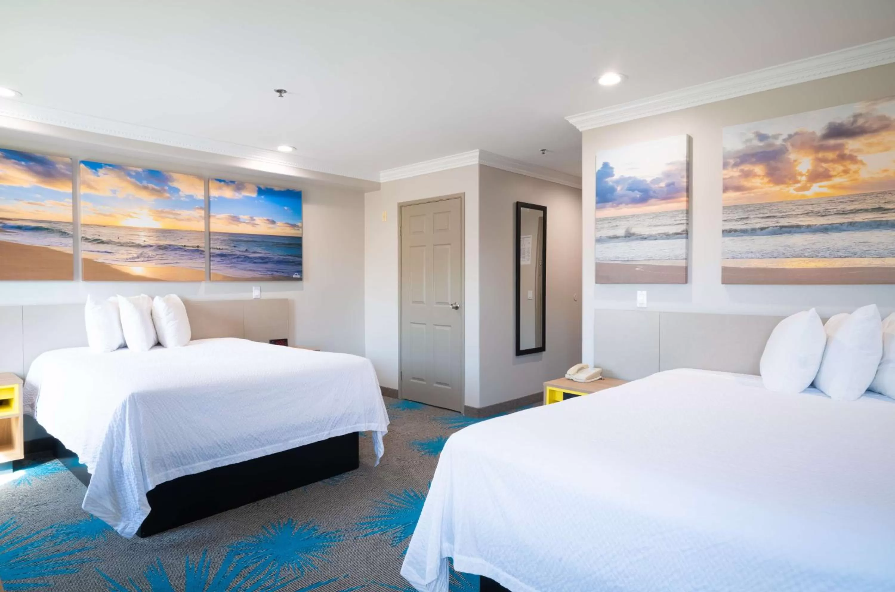 Bedroom, Bed in Days Inn by Wyndham Santa Monica