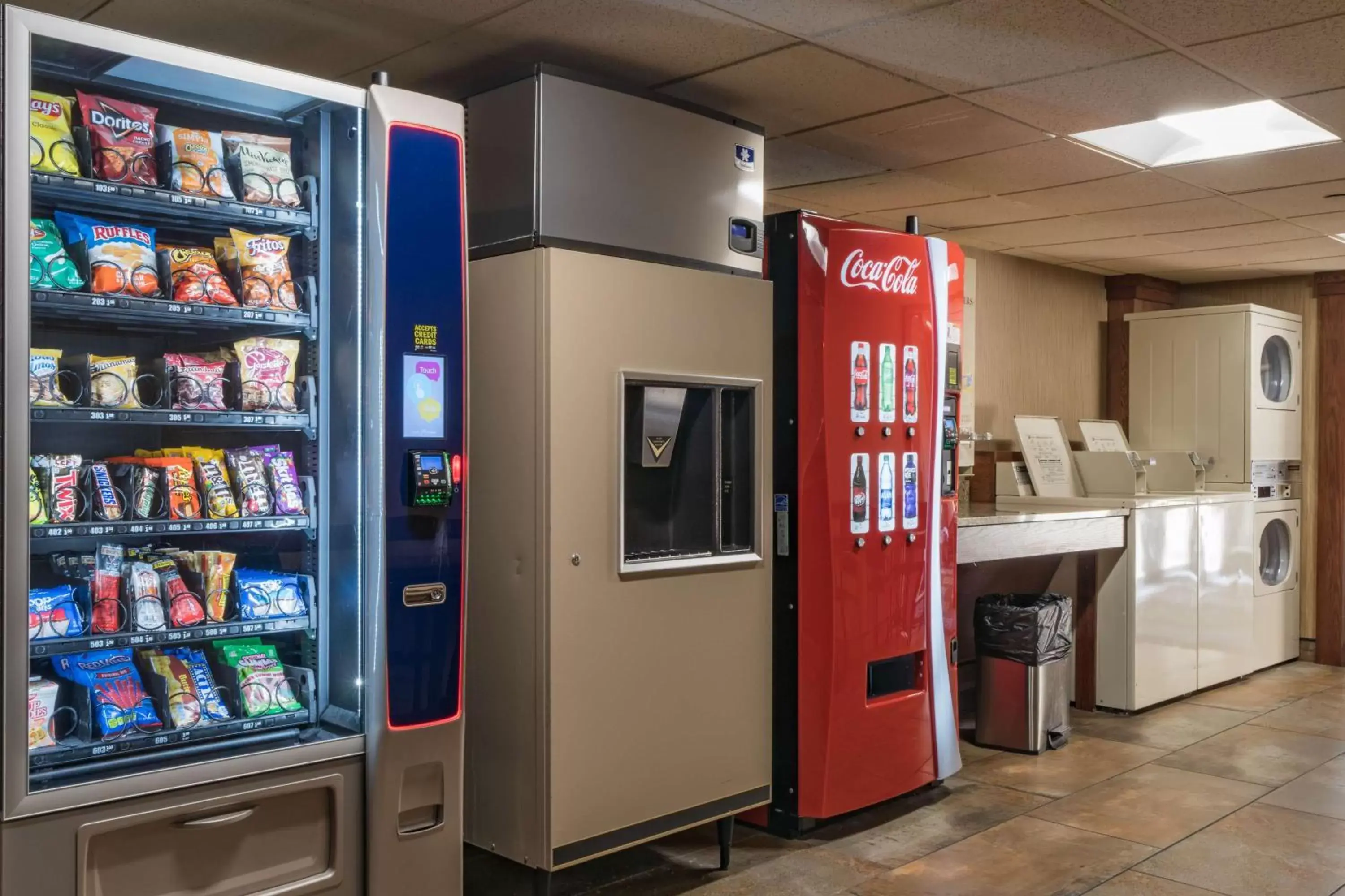 vending machine, Supermarket/Shops in Best Western Plus GranTree Inn