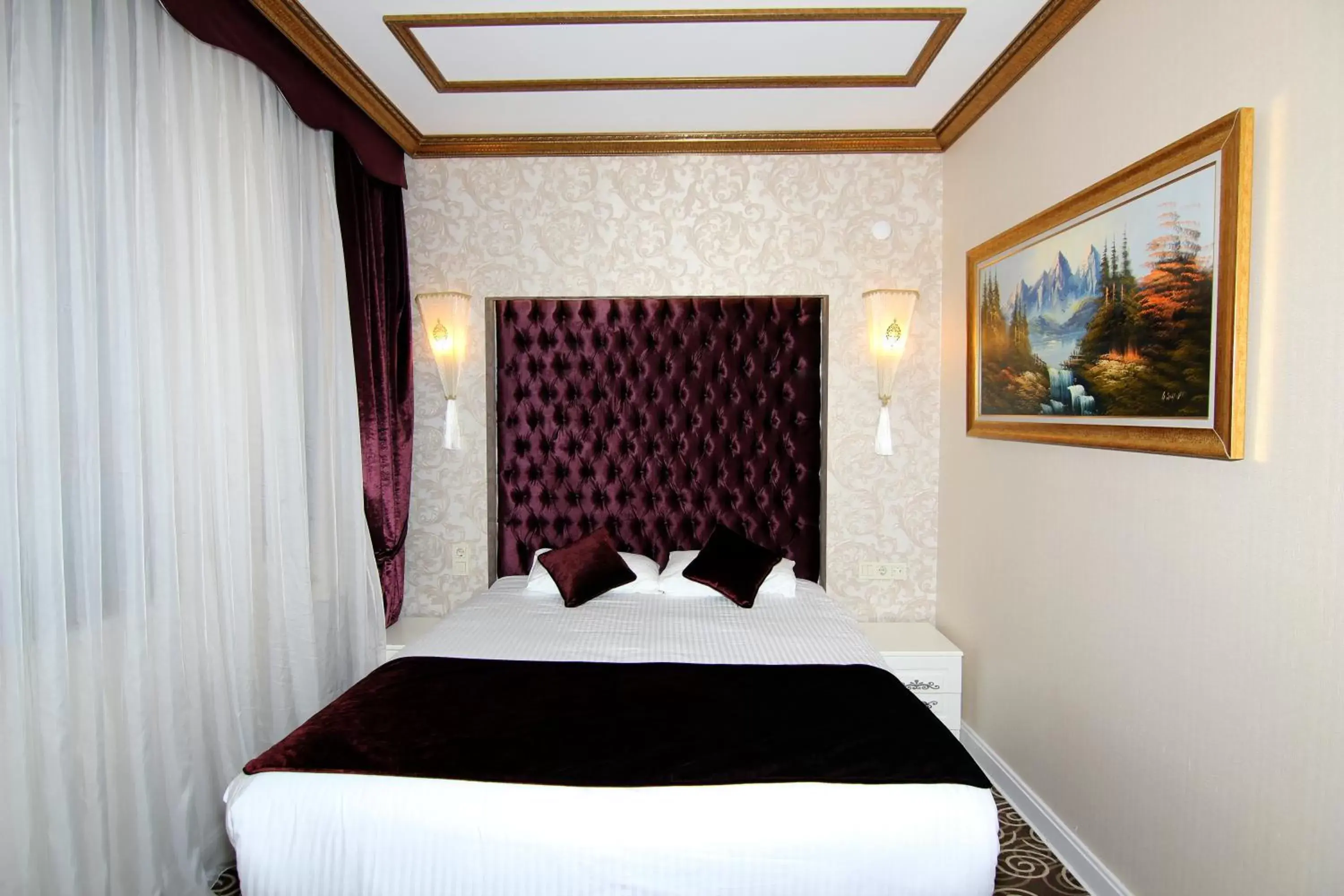 Bedroom, Bed in Diamond Royal Hotel