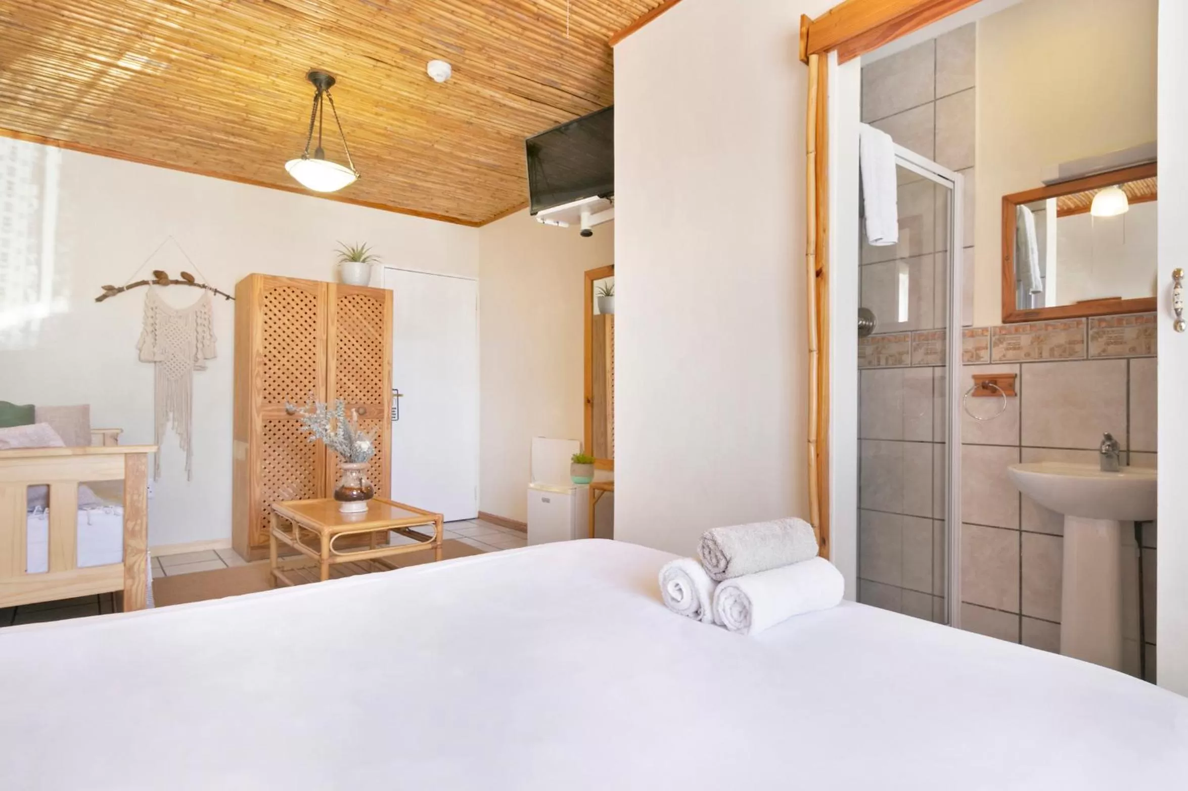 Bathroom, Bed in The Bohemian Guesthouse