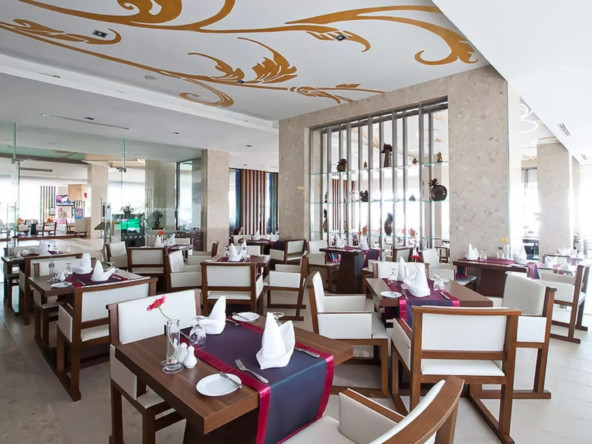 Restaurant/Places to Eat in Grand Jomtien Palace Hotel - SHA Extra Plus