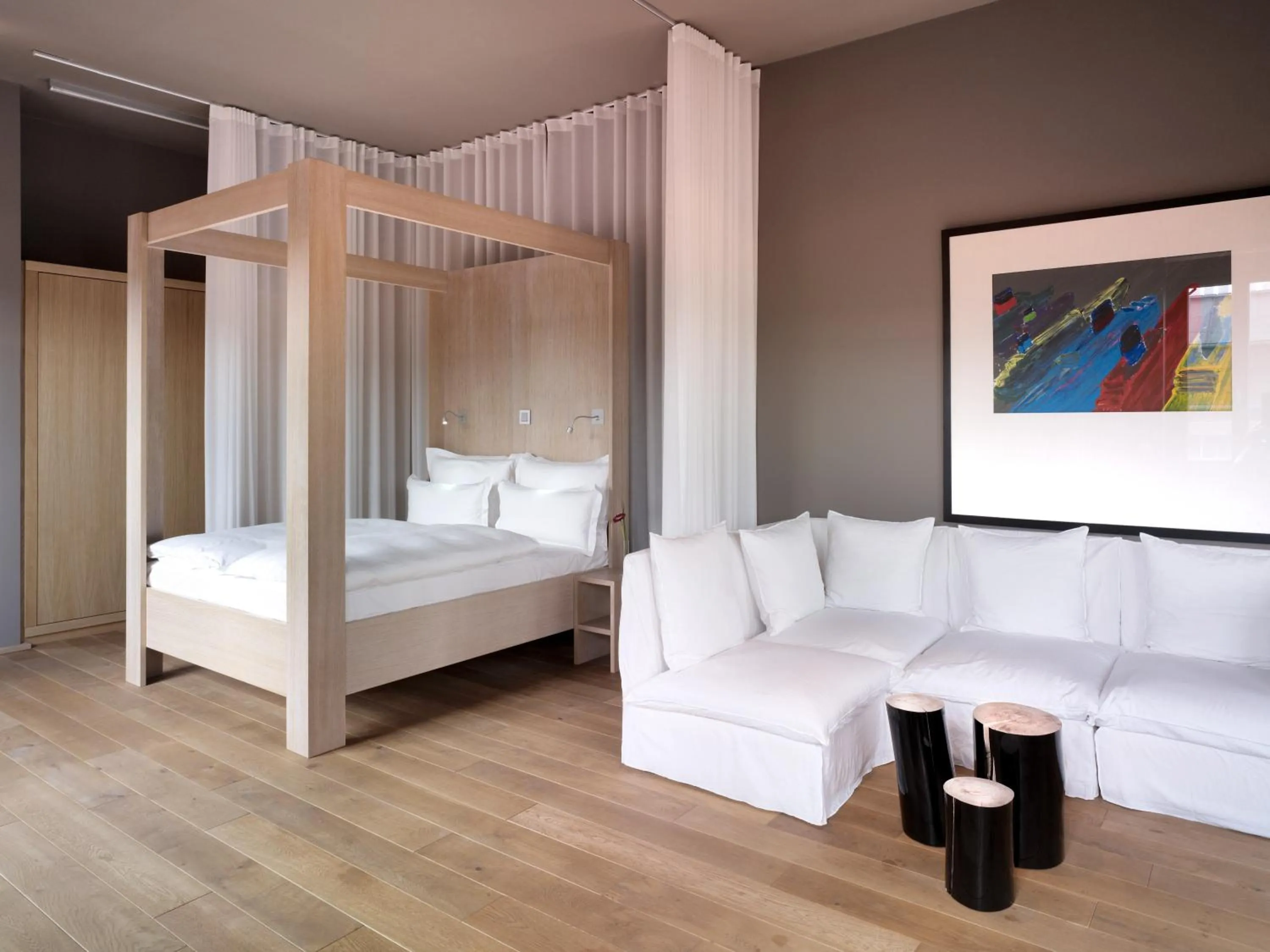 Photo of the whole room, Bed in The New Yorker Hotel Köln-Messe