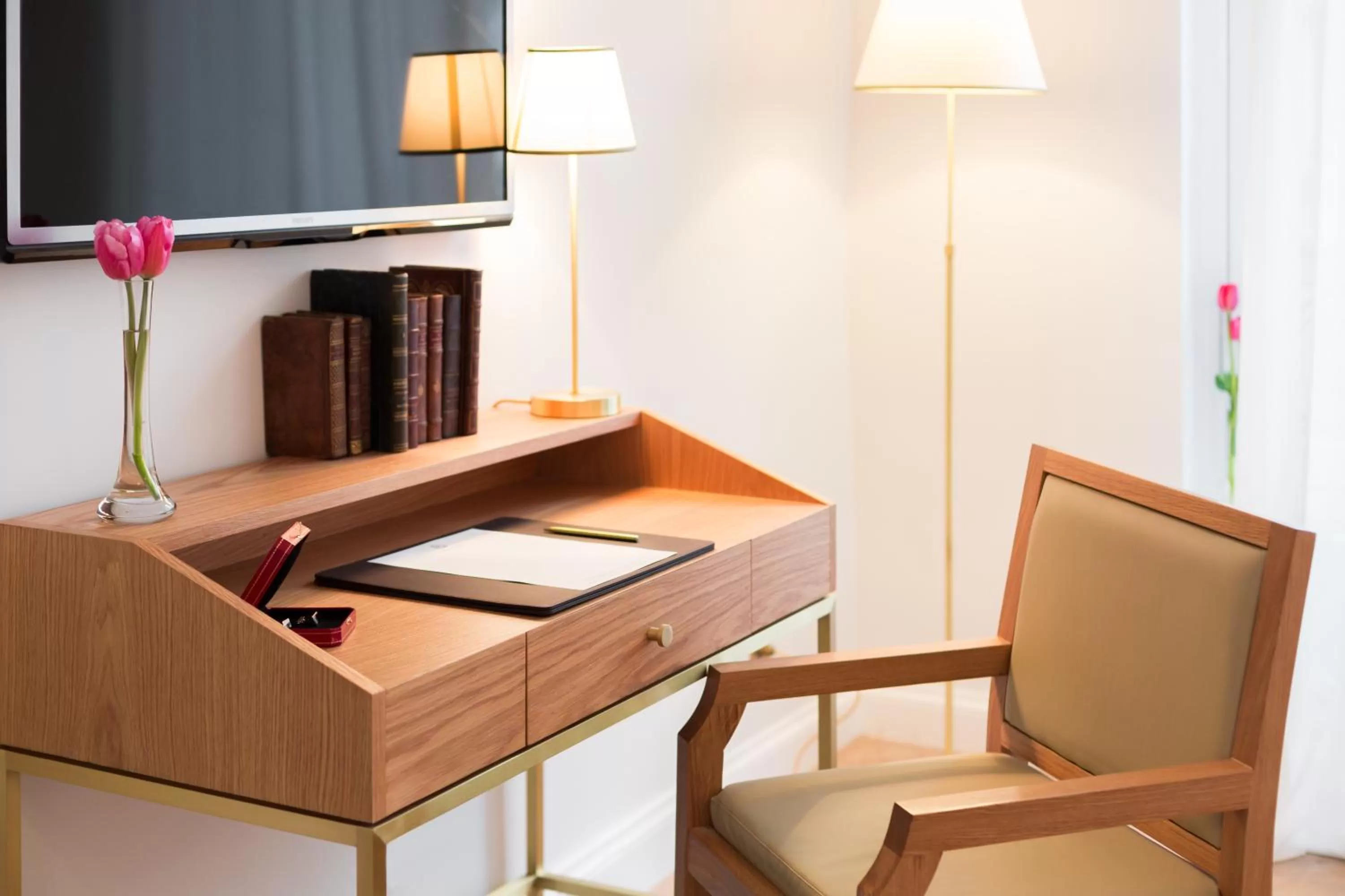 TV and multimedia in Hôtel Alfred Sommier