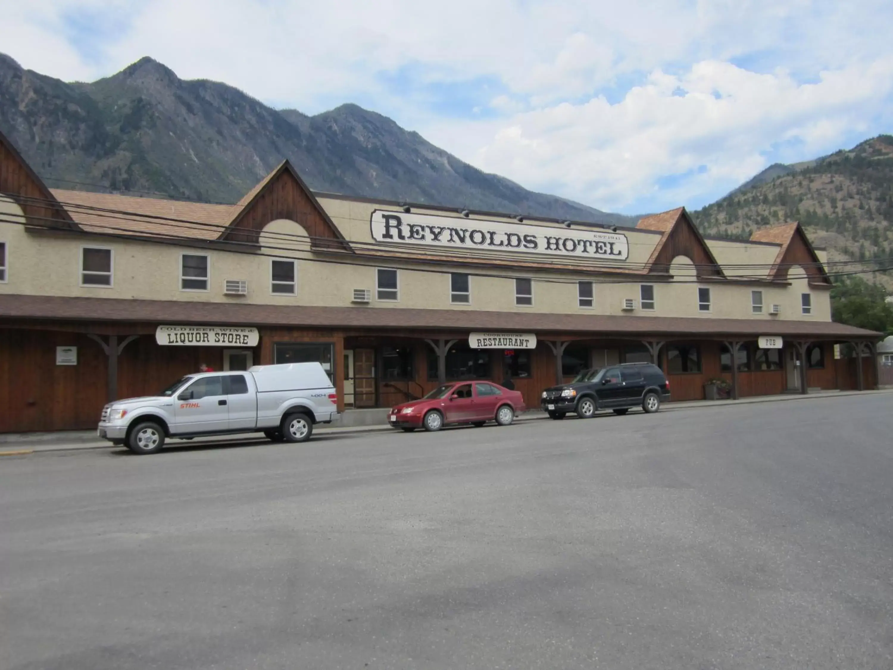 Facade/entrance, Property Building in Reynolds Hotel