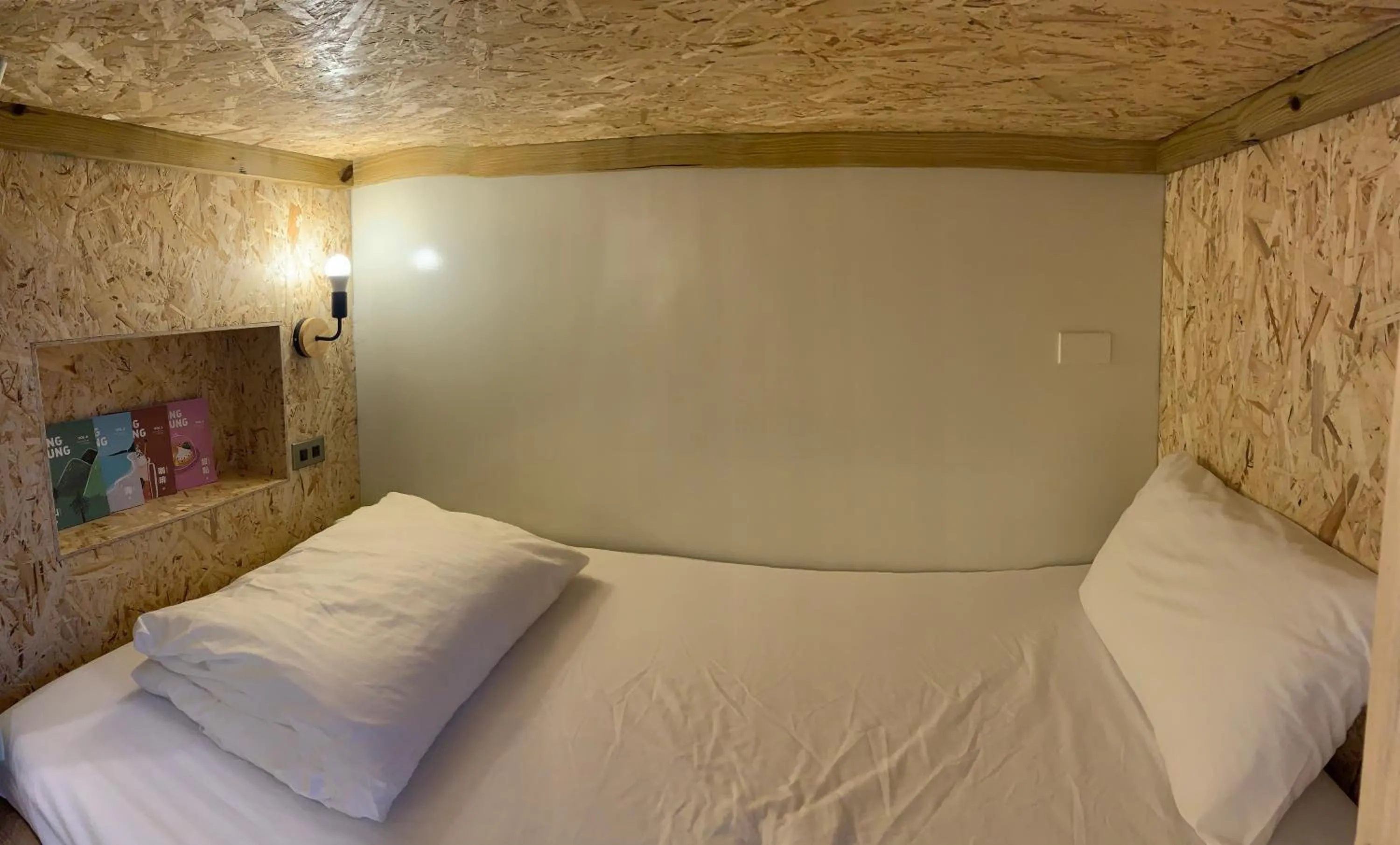 Property building, Bed in 墾丁秋莊會館 附限量停車位 不保證有位置 無法事先預留 背包房無車位 預訂後記得加Line聯繫