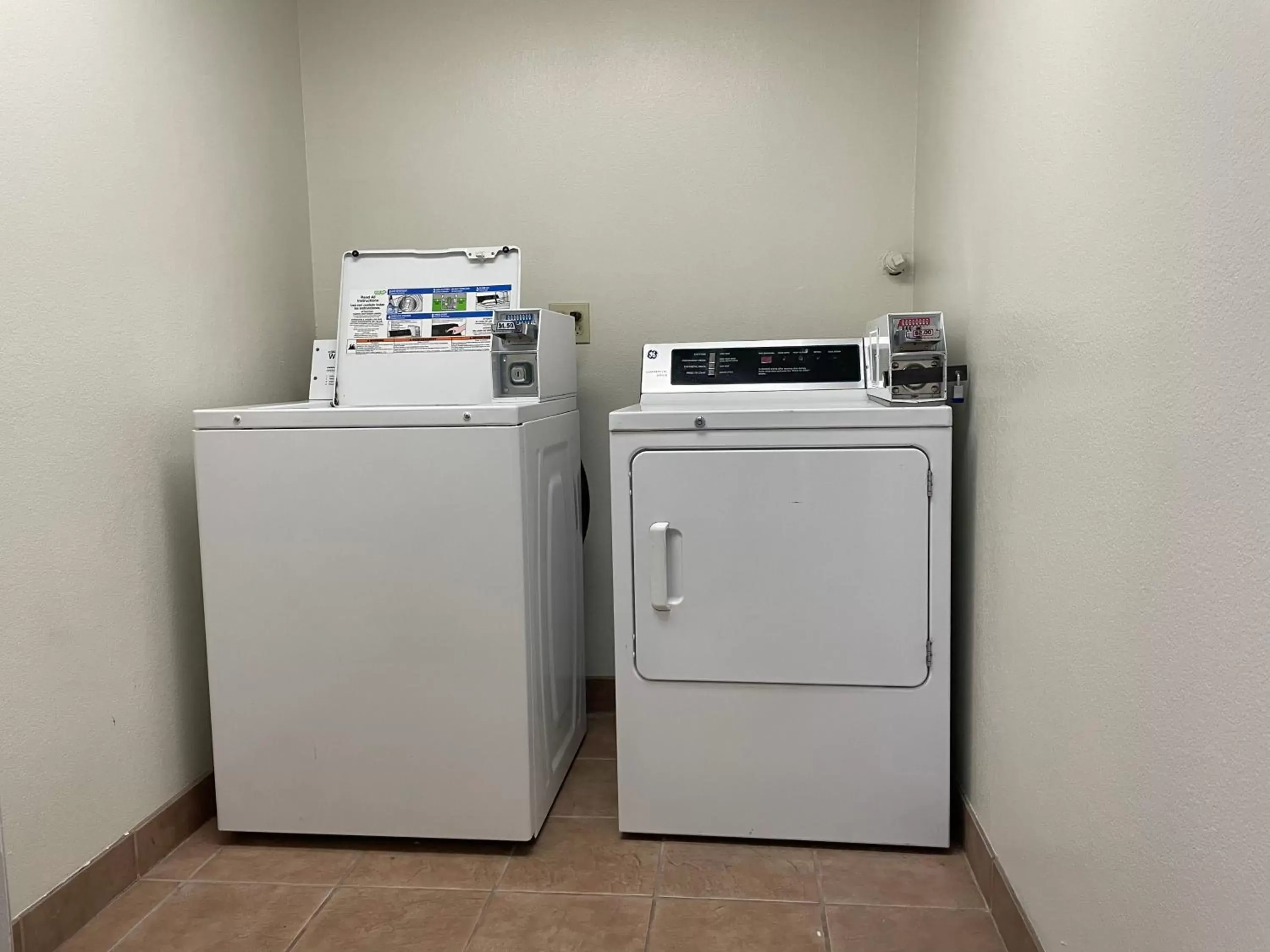 laundry, Kitchen/Kitchenette in Super 8 by Wyndham Amarillo Central TX