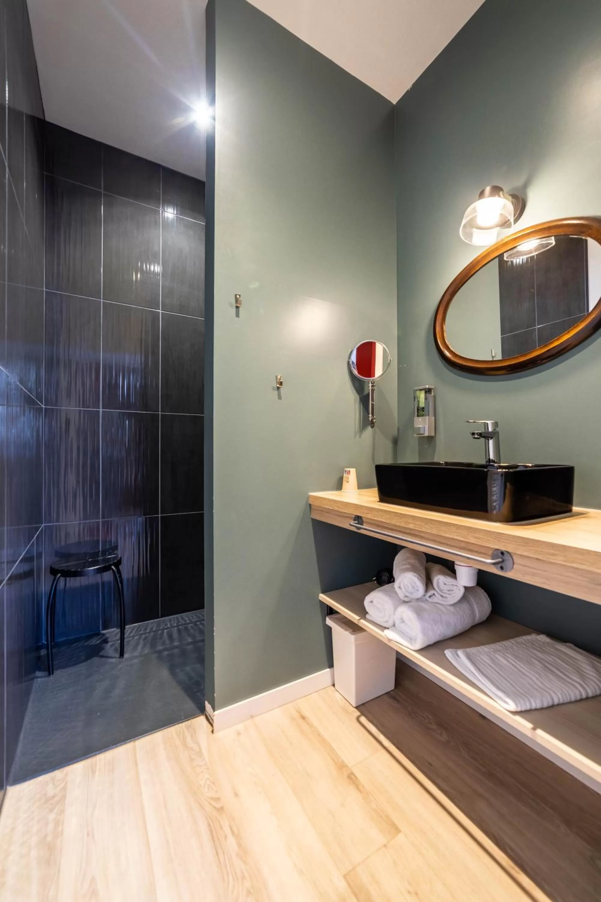 Shower in Logis Hôtel Ker Mor