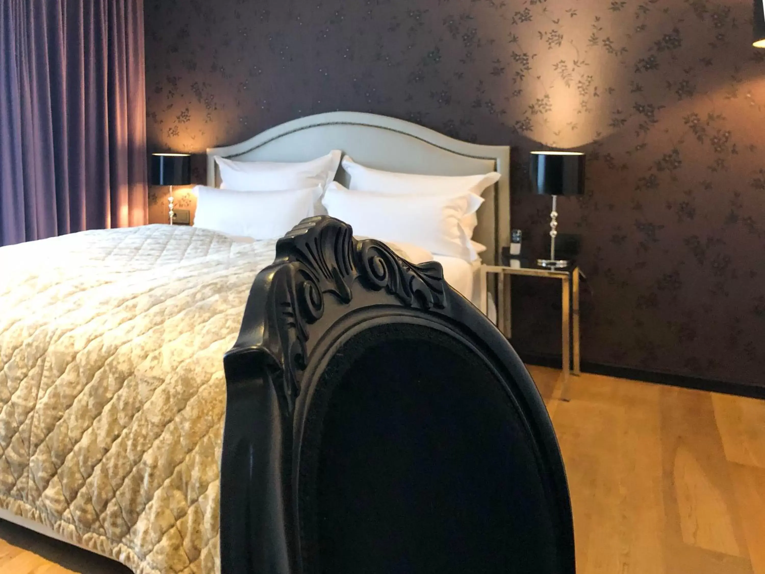 Bed in La Mansion Vi Vadi Hotel