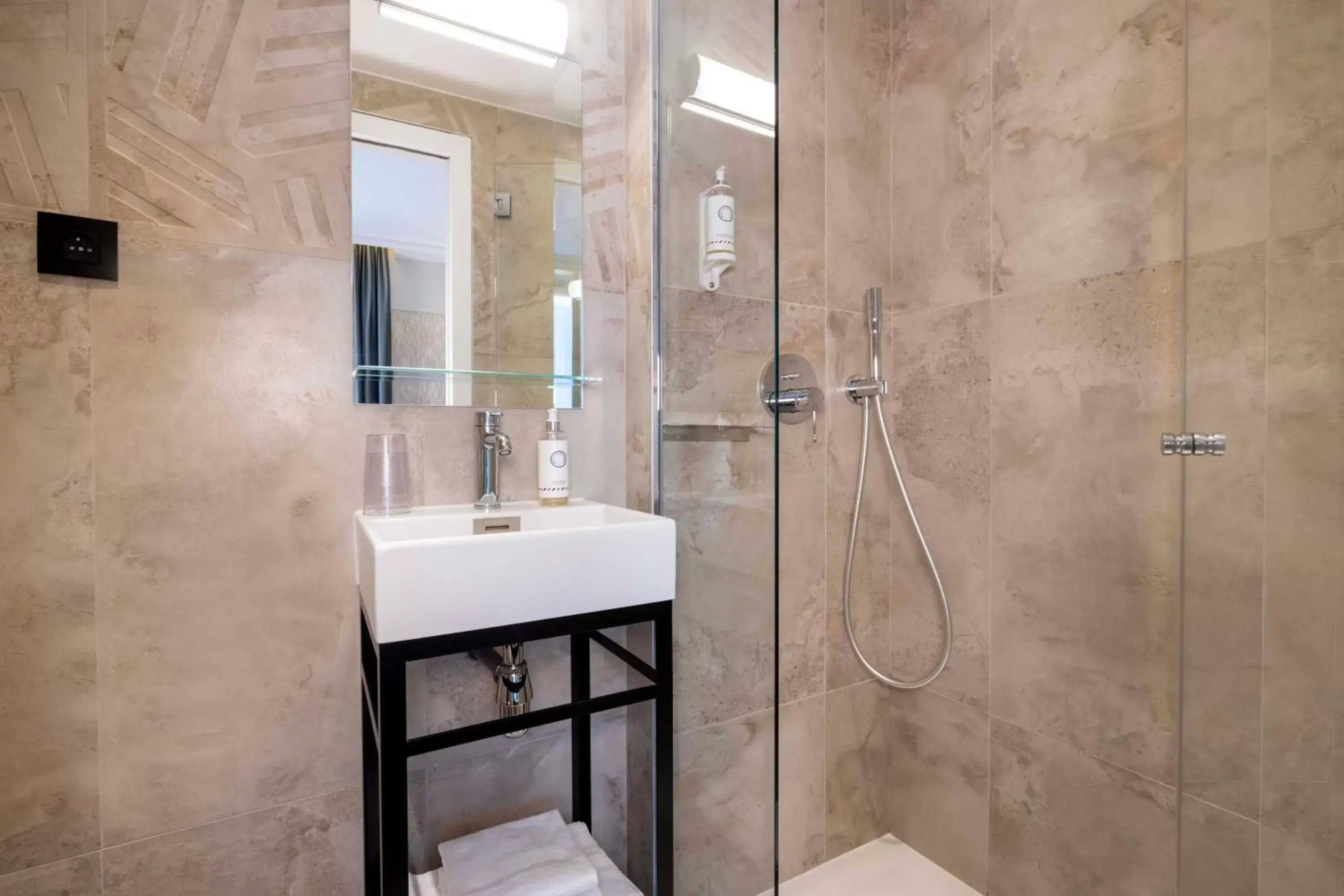 Shower, Bathroom in Grand Hôtel Lévêque