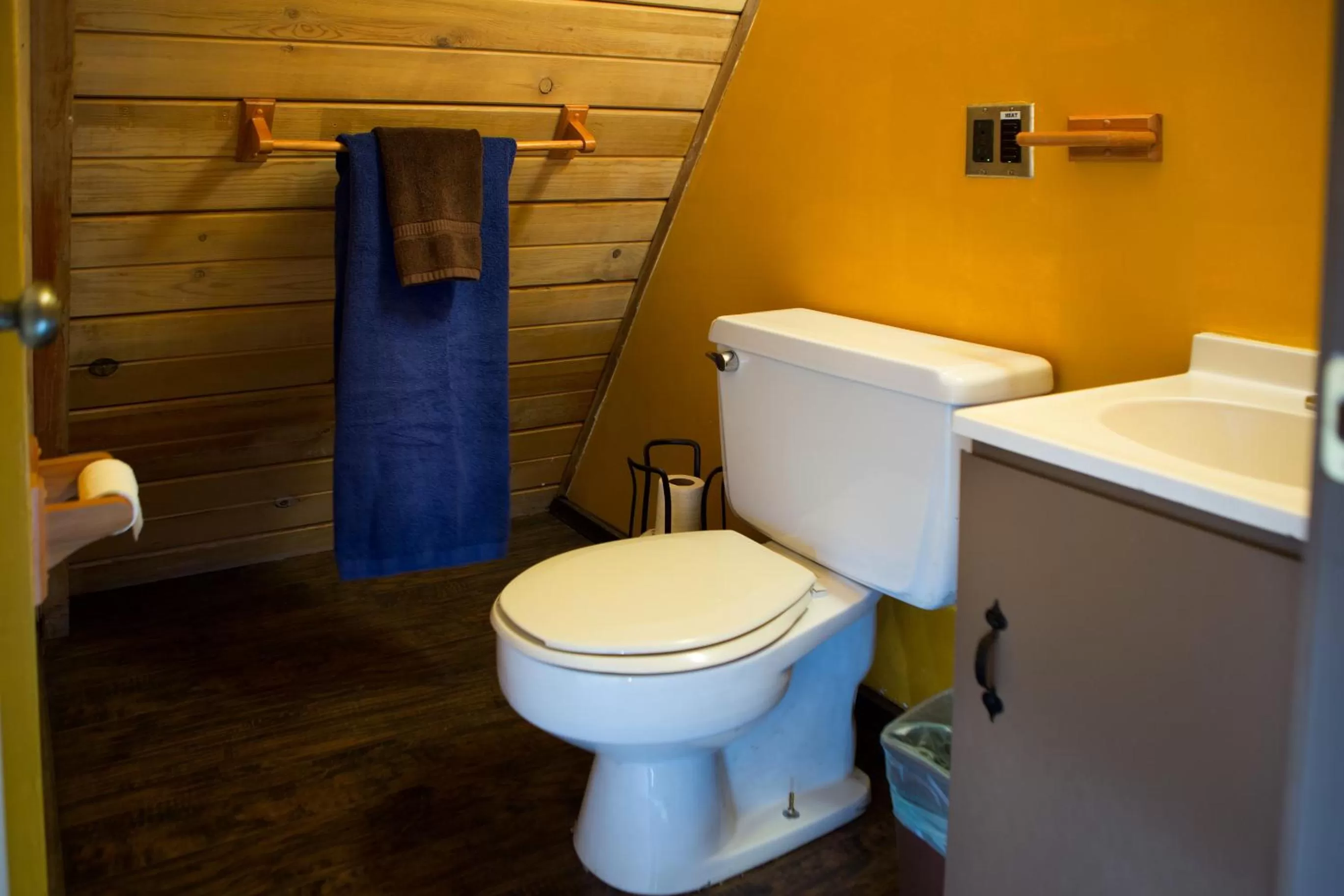 Bathroom in Hicksville Pines Chalets & Motel