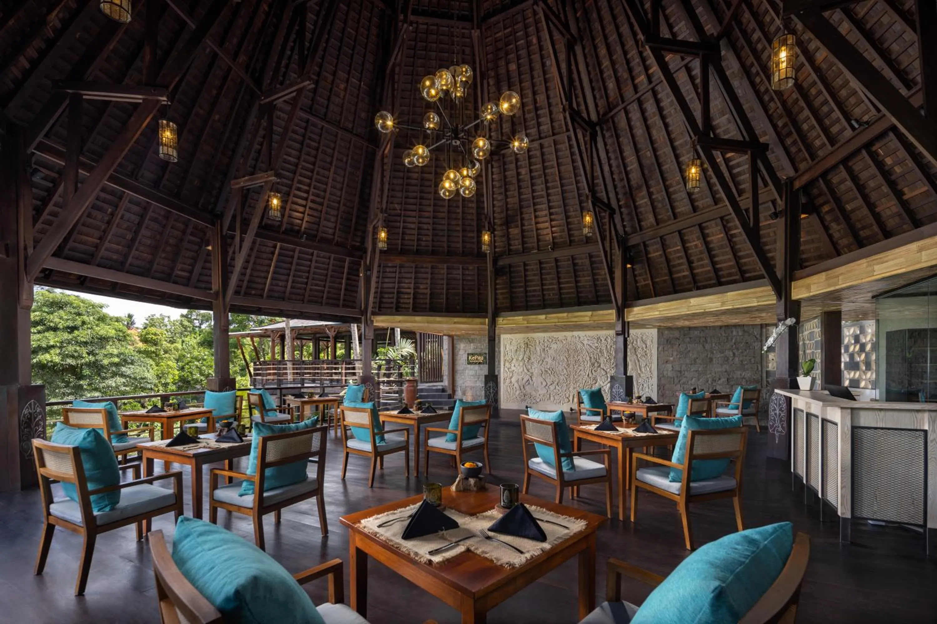 Restaurant/places to eat in The Kayon Valley Resort