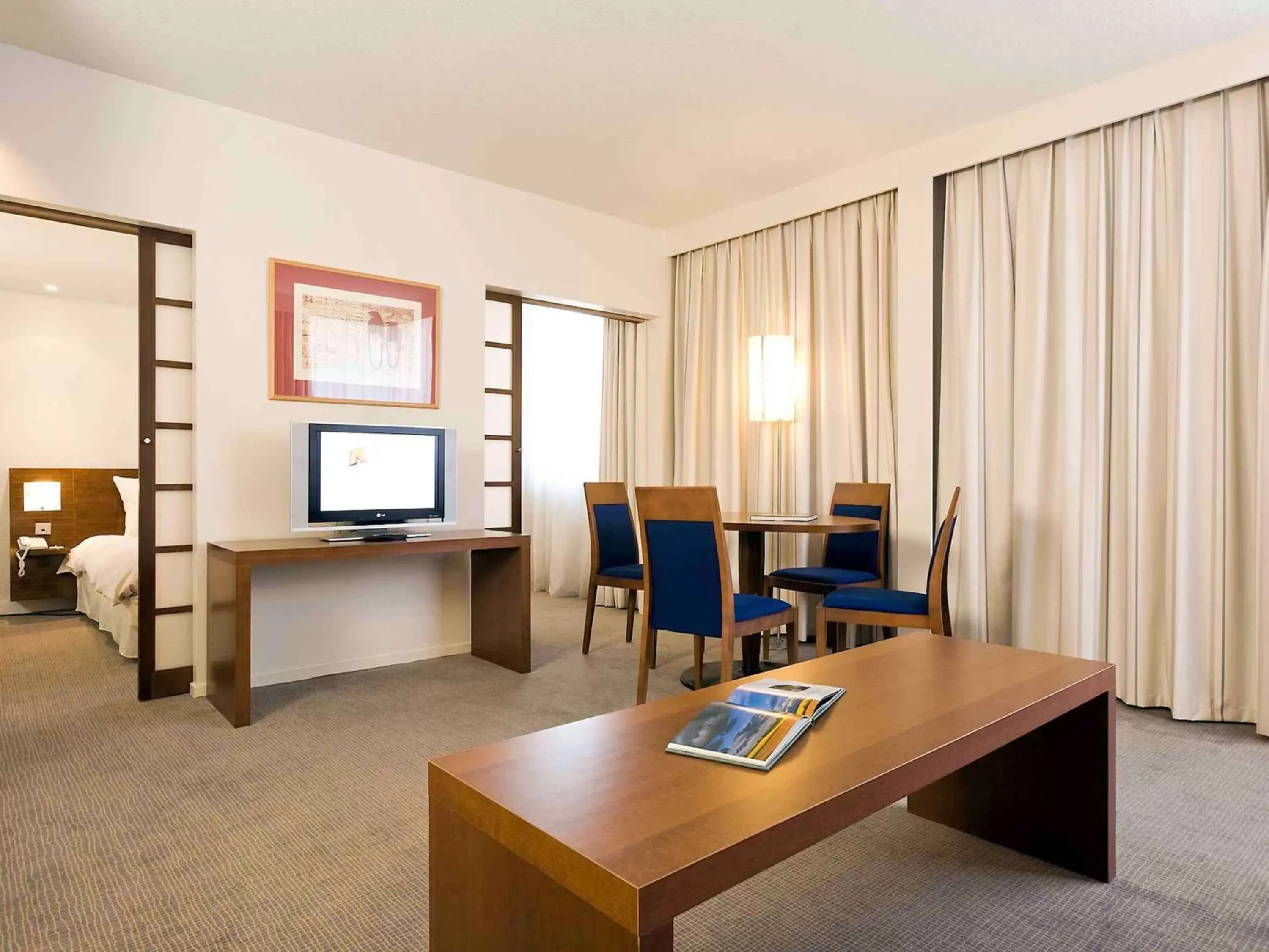 Photo of the whole room, Seating Area in Novotel Grenoble Centre