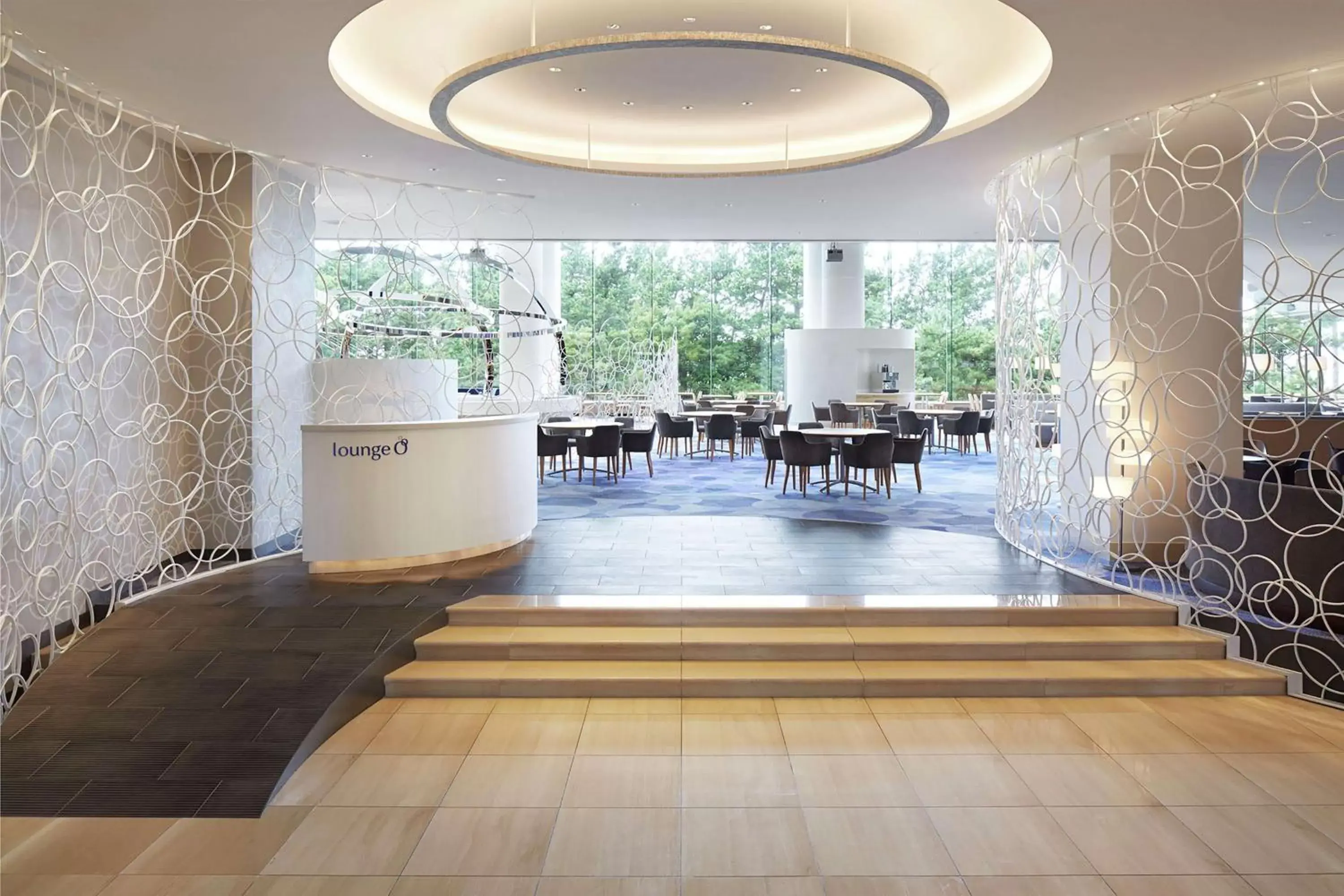 Dining area, Swimming Pool in Hilton Tokyo Bay