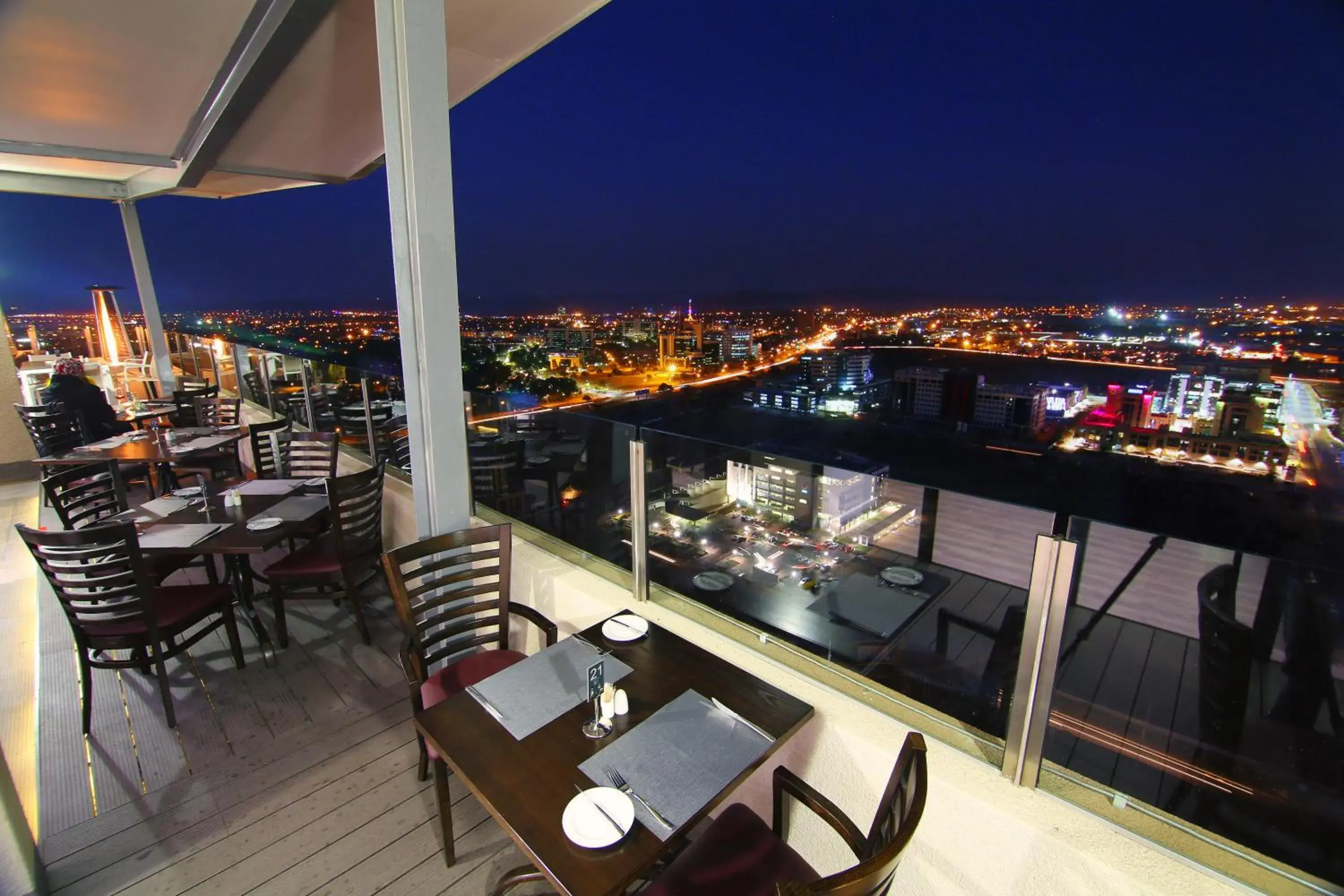 Restaurant/places to eat in Room50Two Restaurant/places to eat in Room50Two