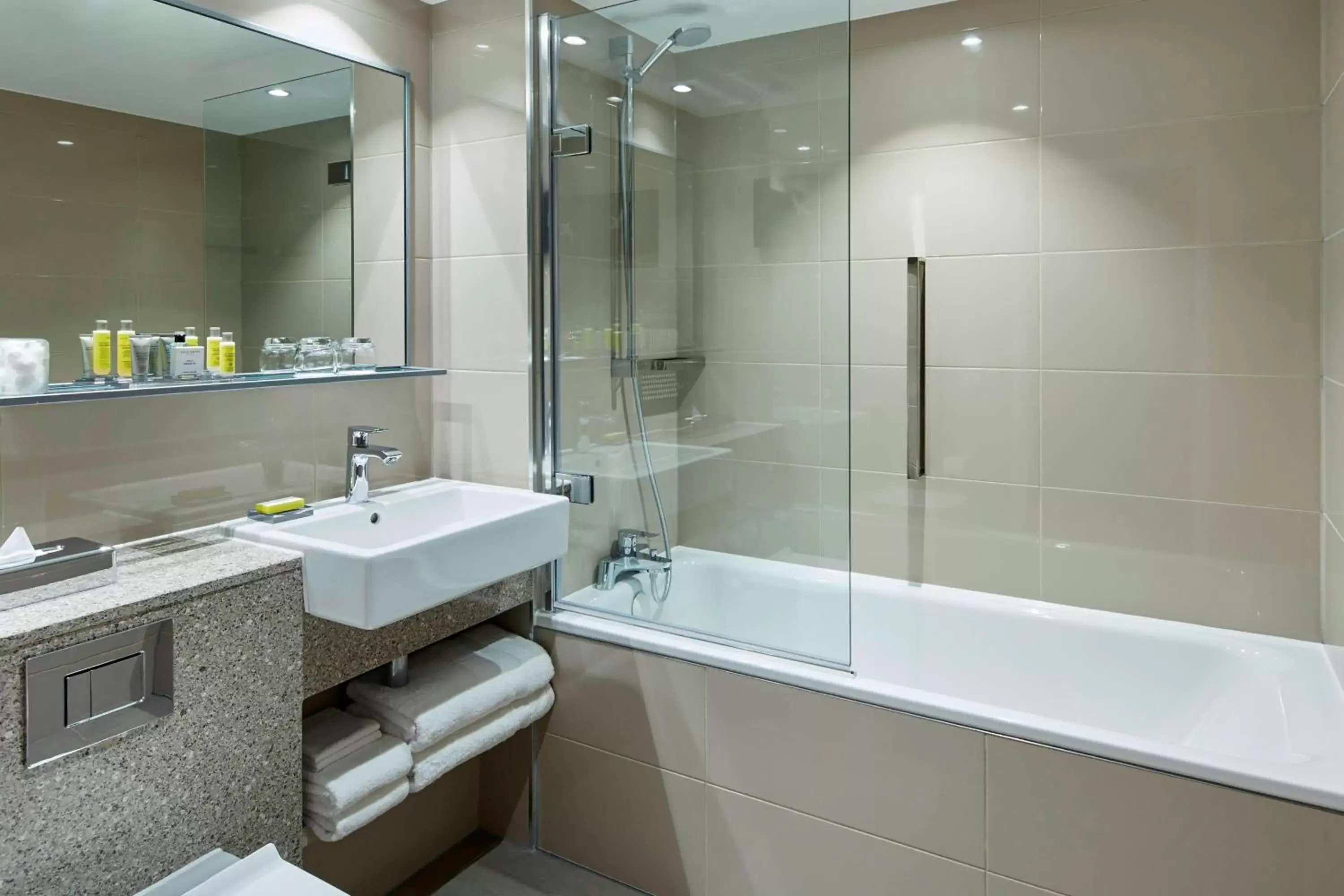 Bathroom in London Heathrow Marriott Hotel
