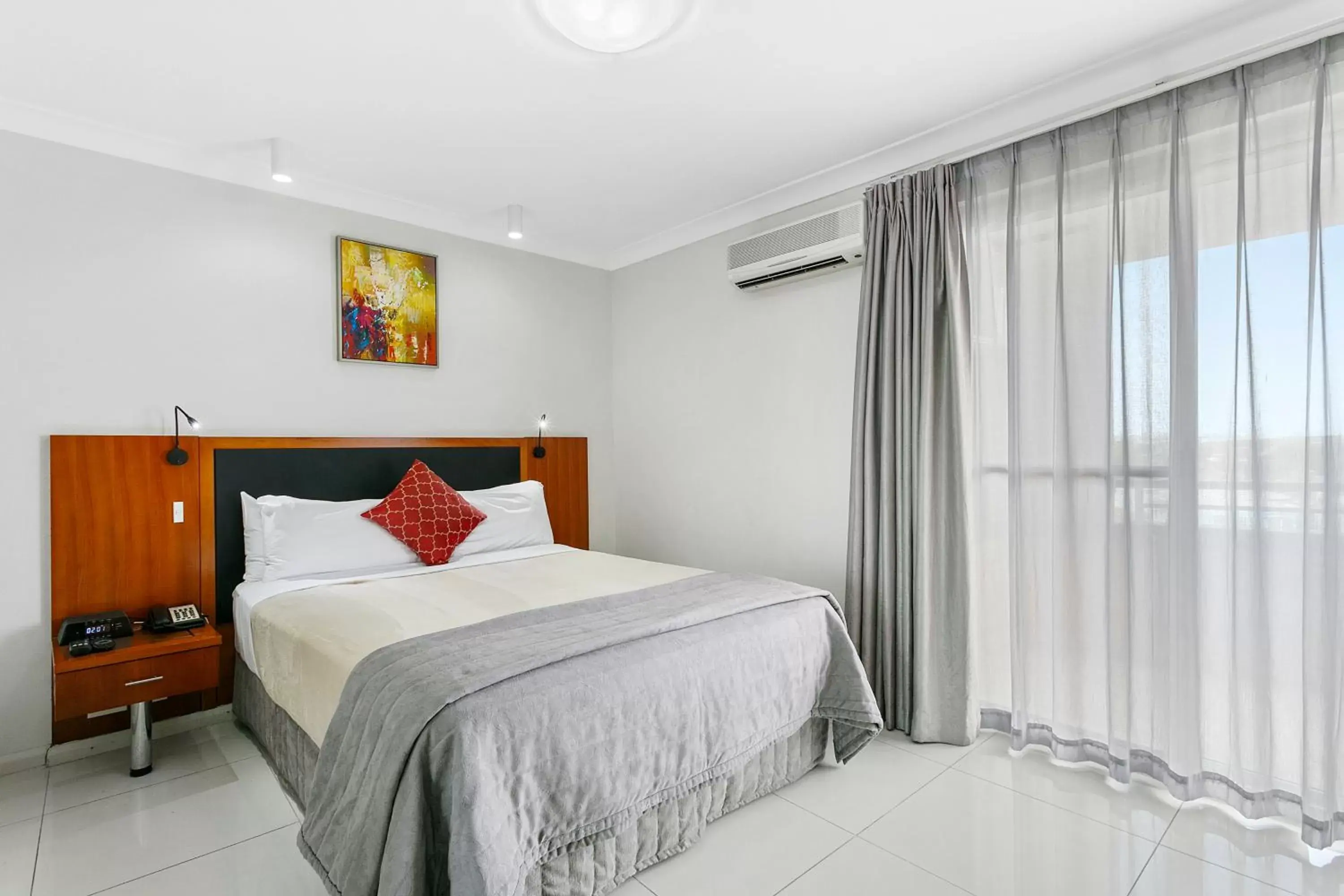 Bed in Comfort Inn & Suites Burwood