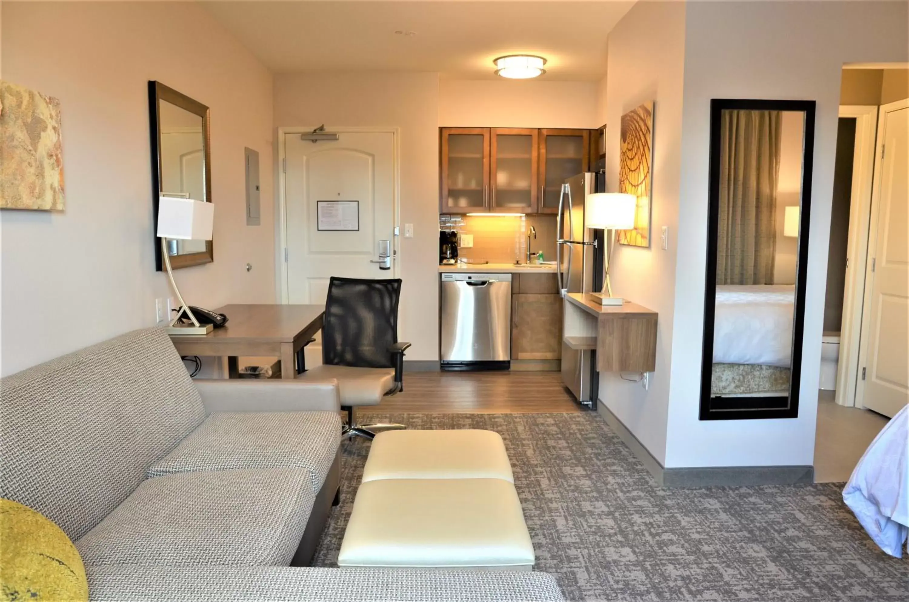 Kitchen or kitchenette, Seating Area in Staybridge Suites - Orenco Station, an IHG Hotel