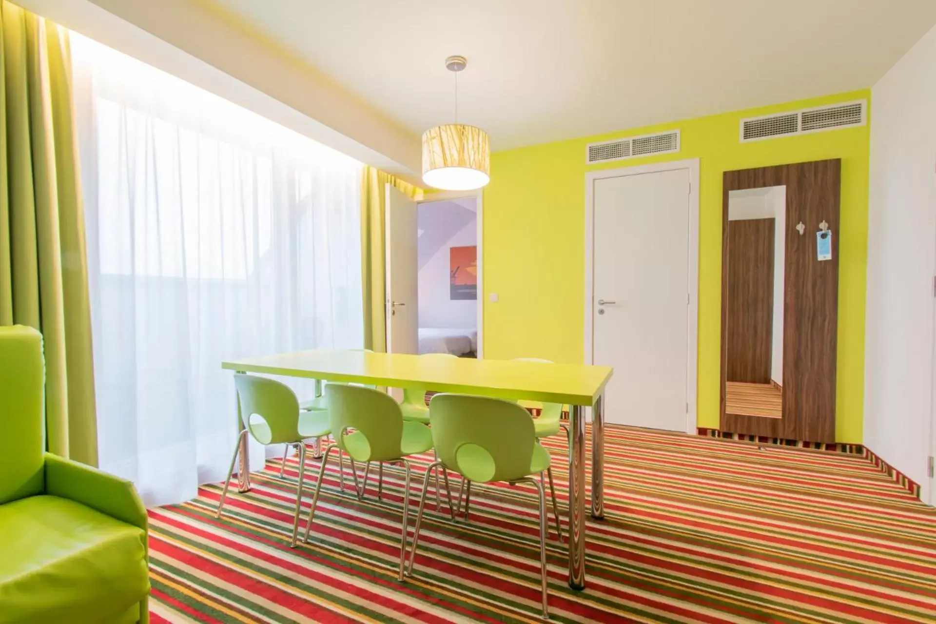 Dining area in ibis Styles Zeebrugge