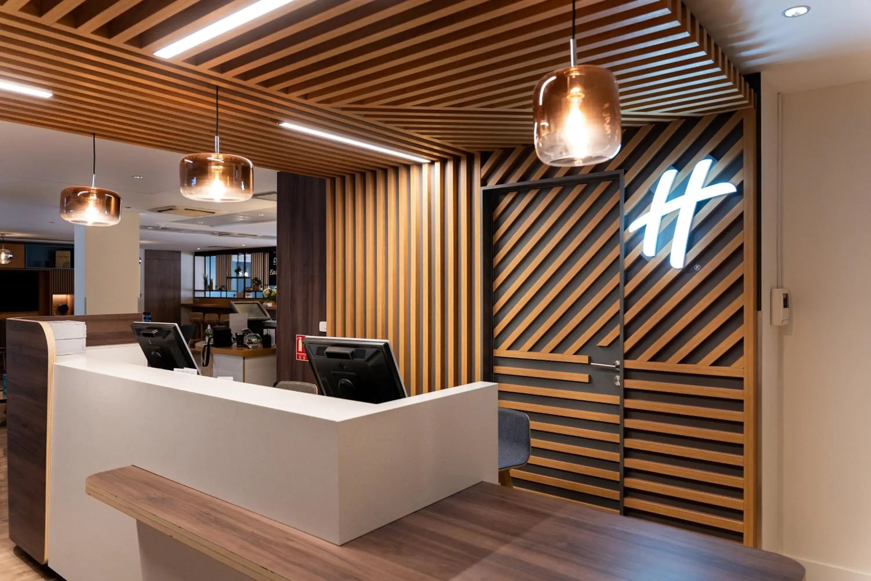 Property building, Lobby/Reception in Holiday Inn Lyon Vaise, an IHG Hotel