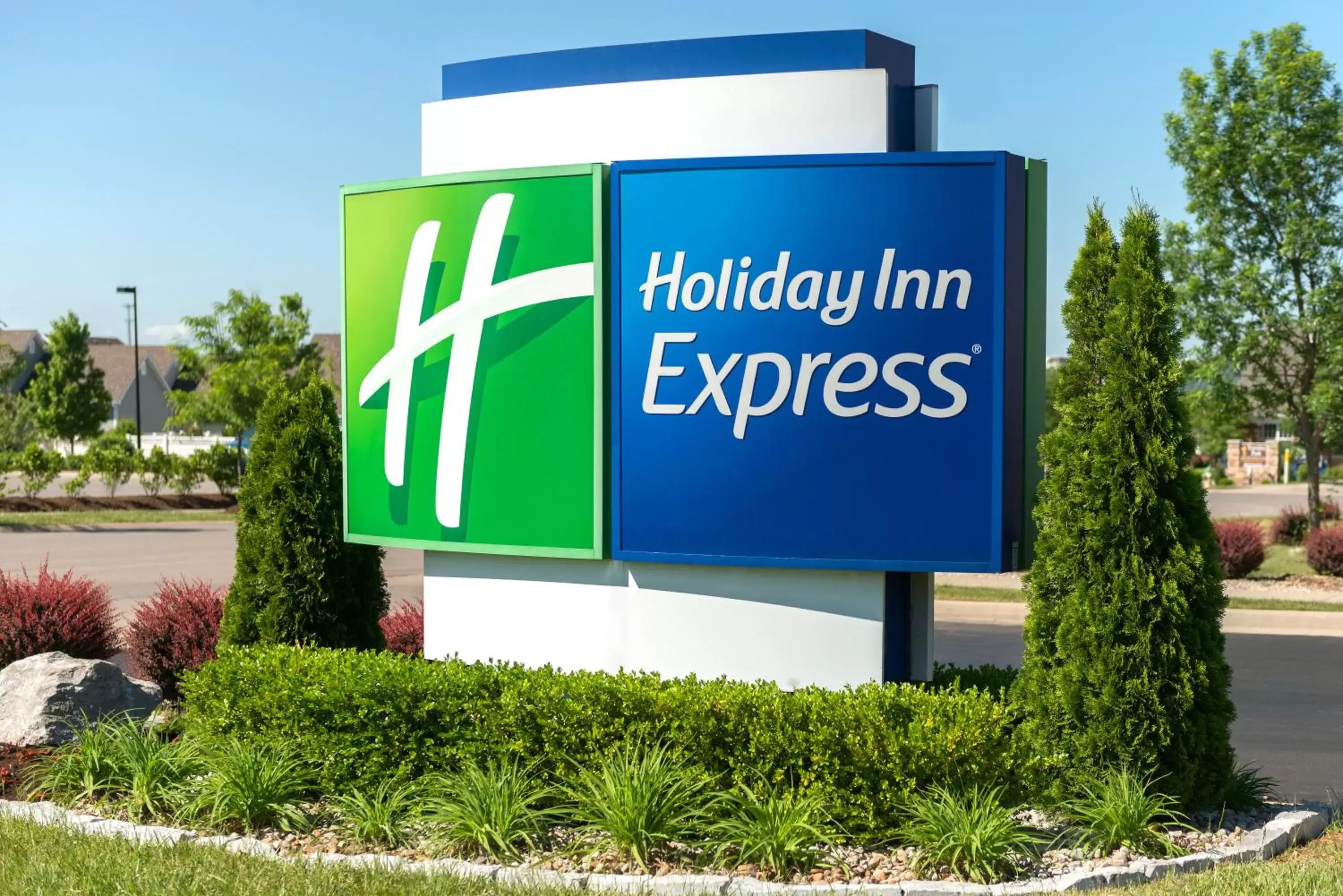 Property Building in Holiday Inn Express & Suites Lexington Downtown Area-Keeneland, an IHG Hotel