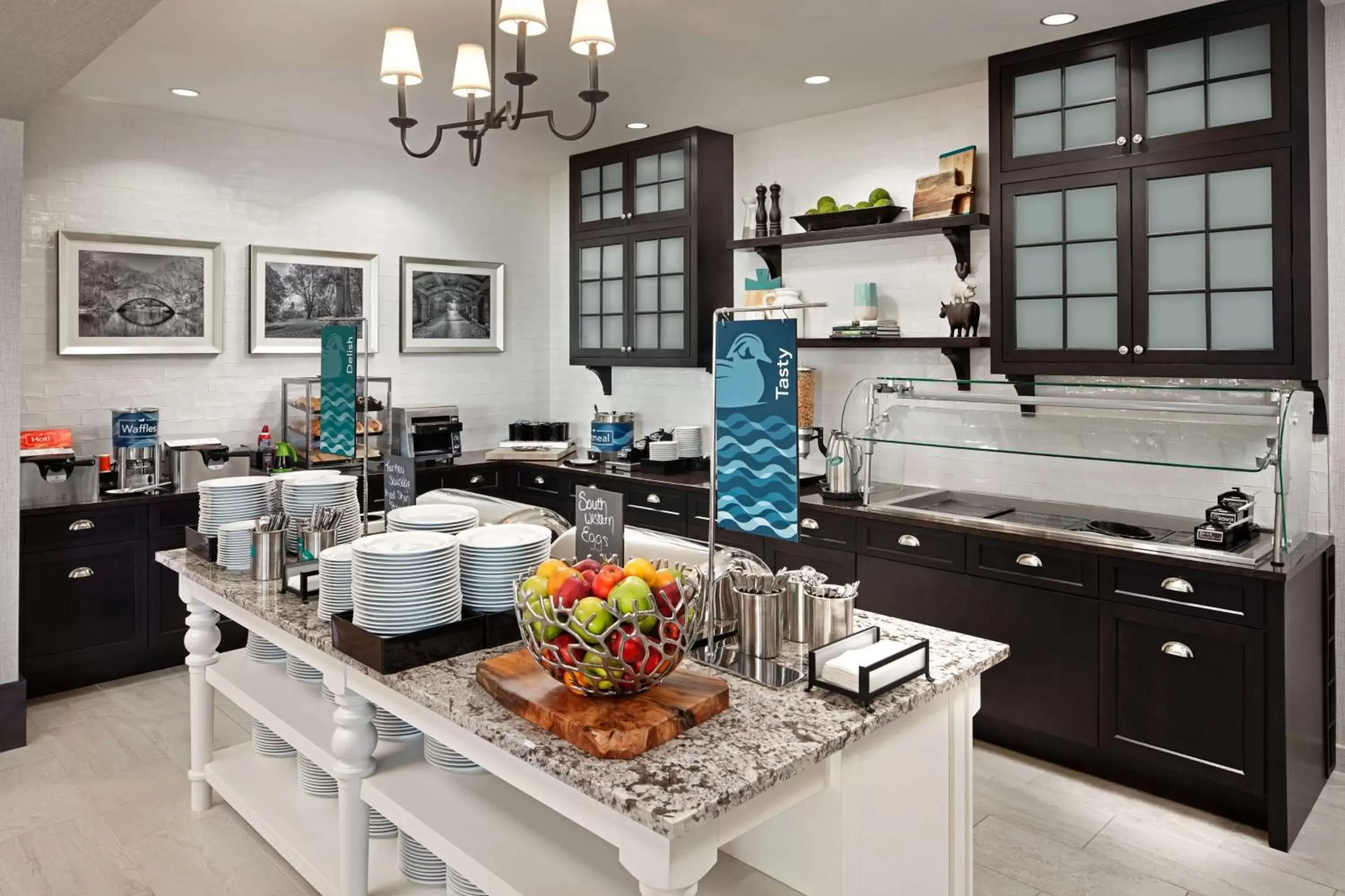 Breakfast, Kitchen/Kitchenette in Homewood Suites By Hilton Teaneck Glenpointe