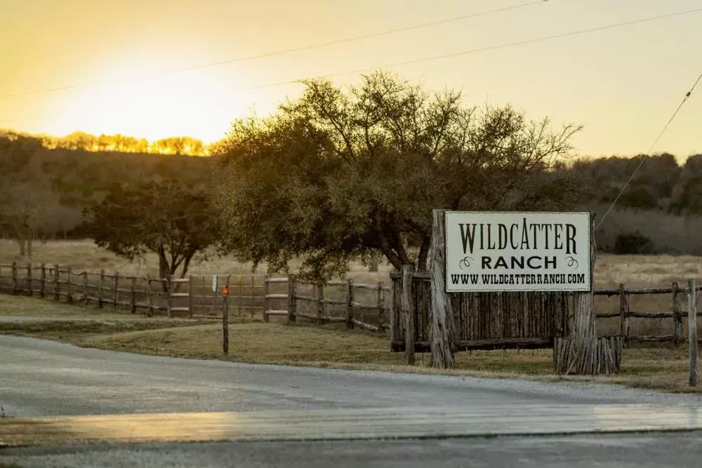 Facade/entrance in Wildcatter Ranch and Resort