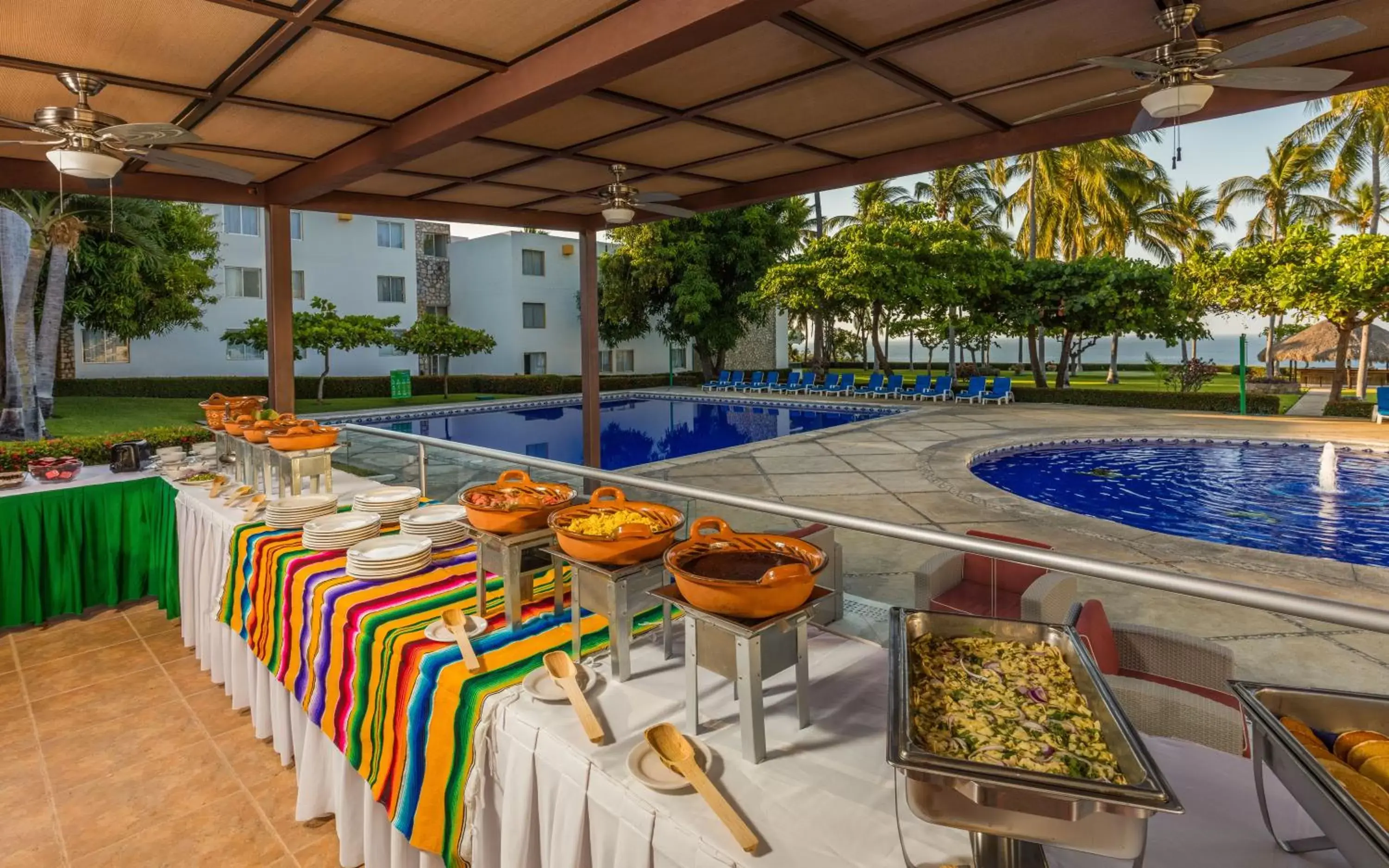 Restaurant/places to eat, Swimming Pool in Posada Real Puerto Escondido