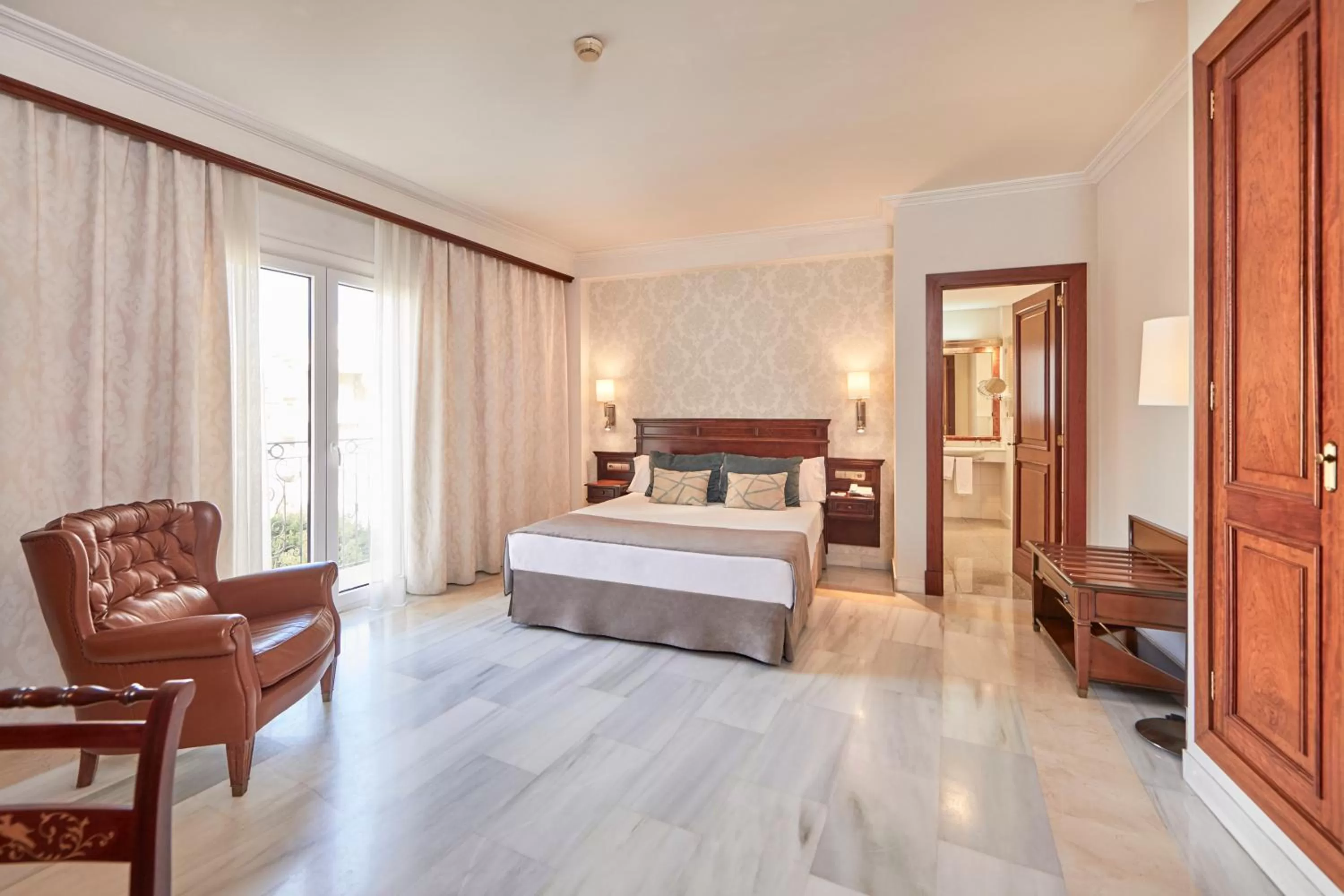 Photo of the whole room, Bed in Bordoy Continental Palma