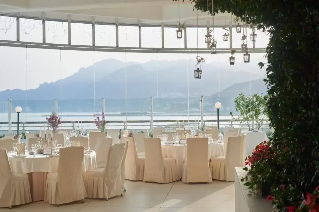 Restaurant/places to eat, Banquet Facilities in Grand Hotel Salerno