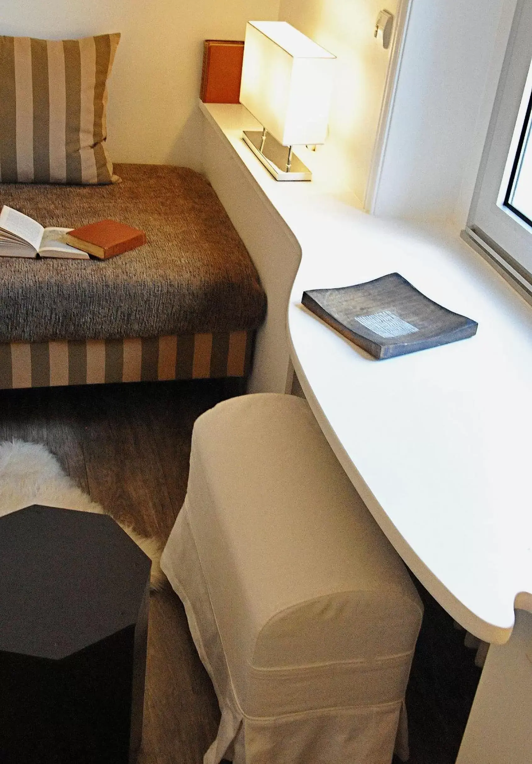 Seating area, Bed in Hotel de Charme Le Sud Bretagne