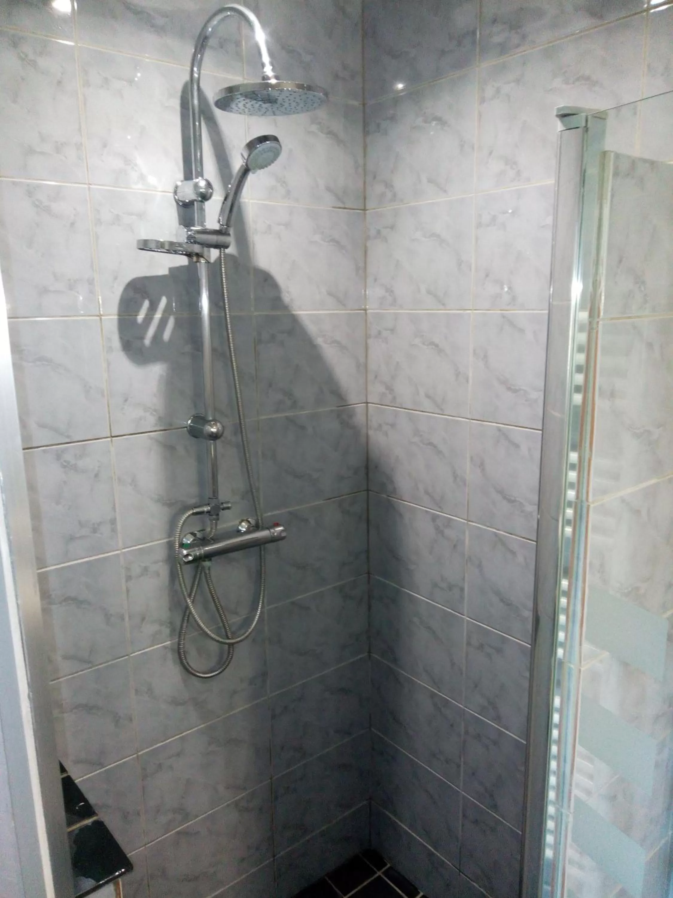 Shower in La chambre du Clos Barriant