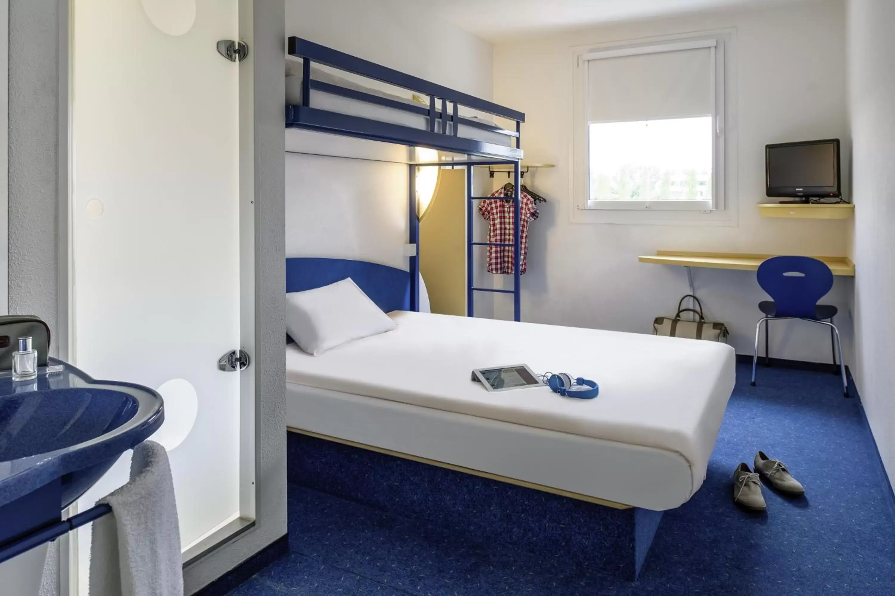 Bed in ibis budget Aachen Raeren Grenze