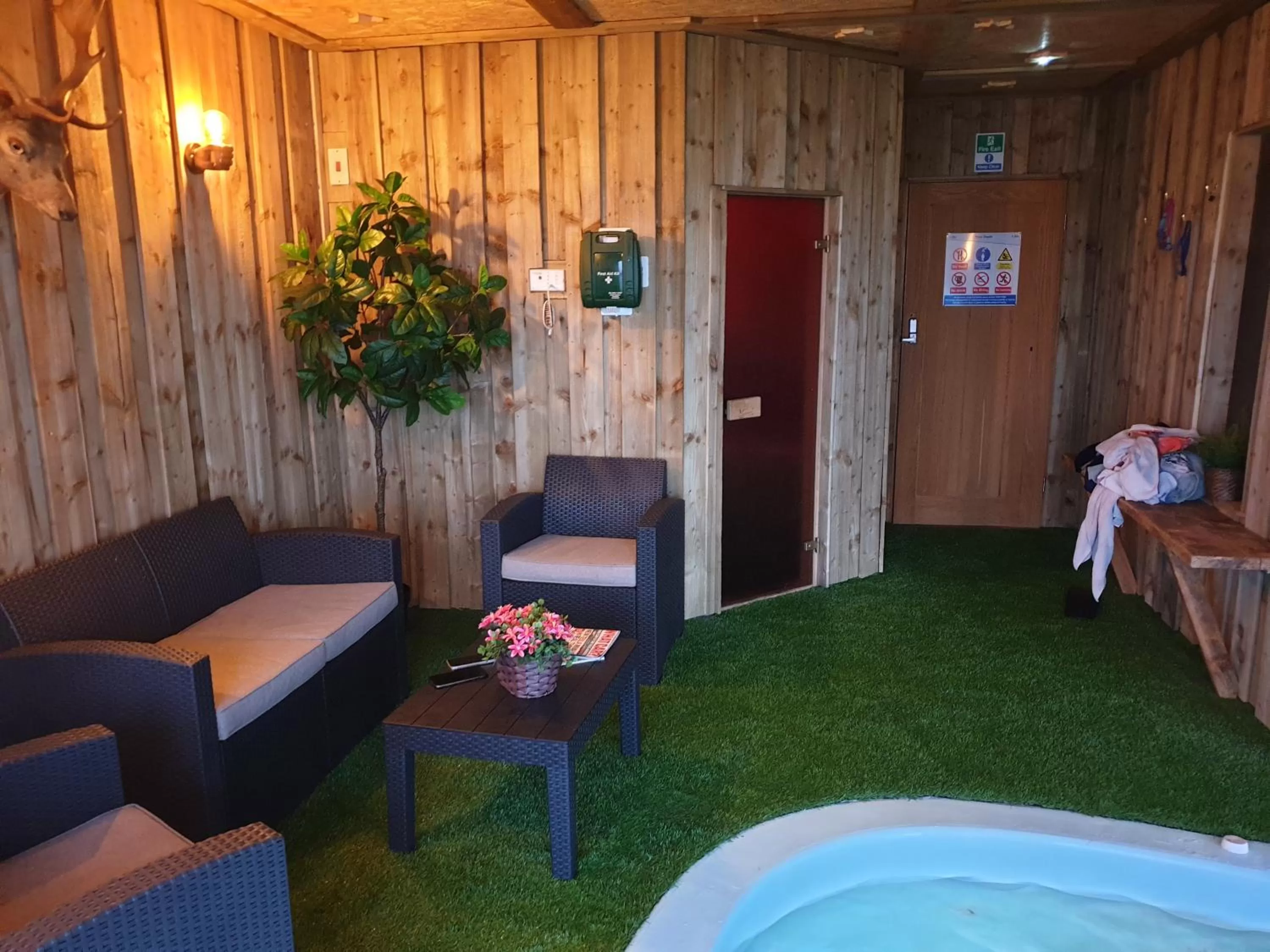 Swimming pool in Crackin View Guest House