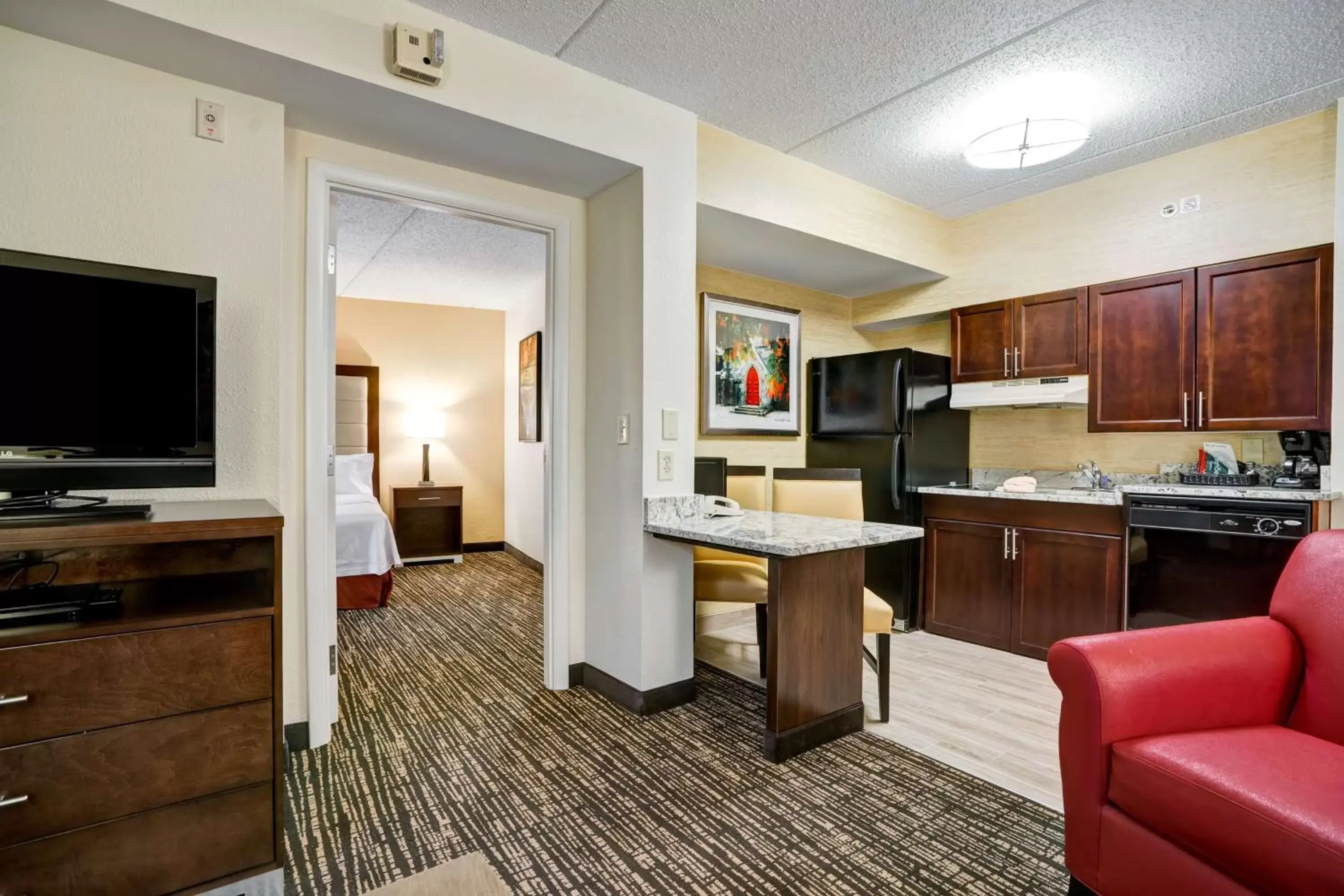 Living room, Kitchen/Kitchenette in Homewood Suites by Hilton Washington, D.C. Downtown