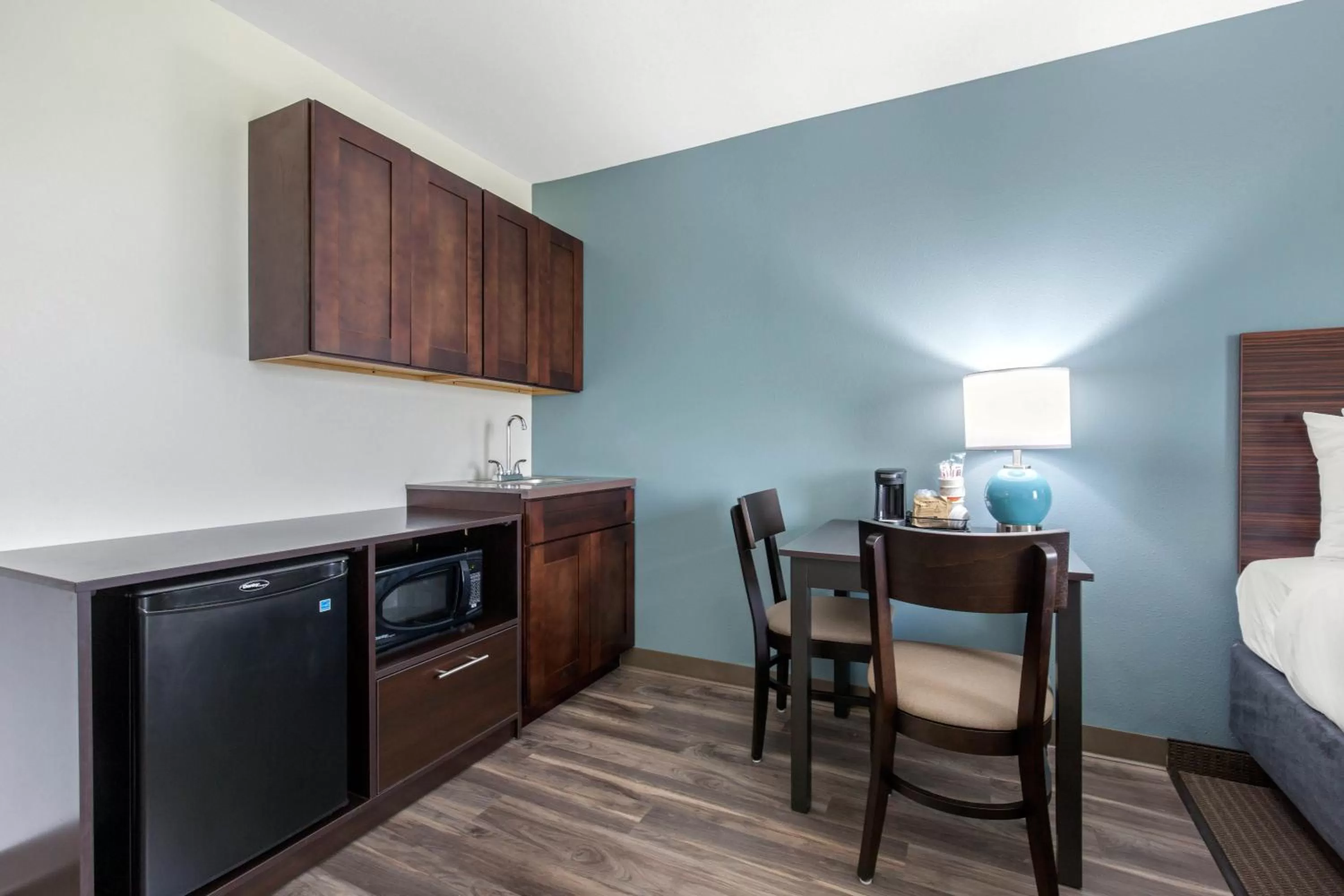 Kitchen or kitchenette, Bed in Sleep Inn & Suites South Jacksonville