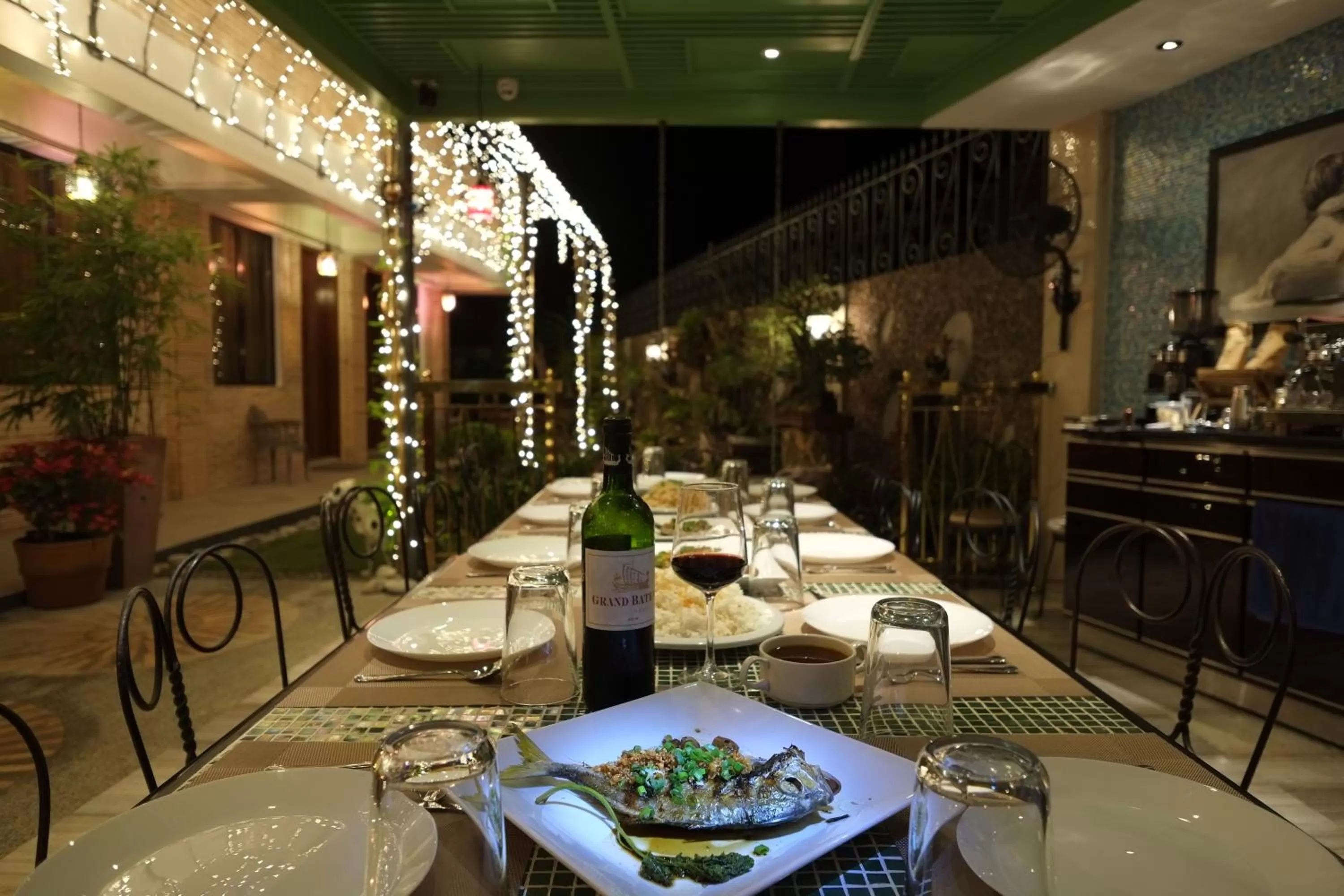 Restaurant/places to eat in Gwandalan House