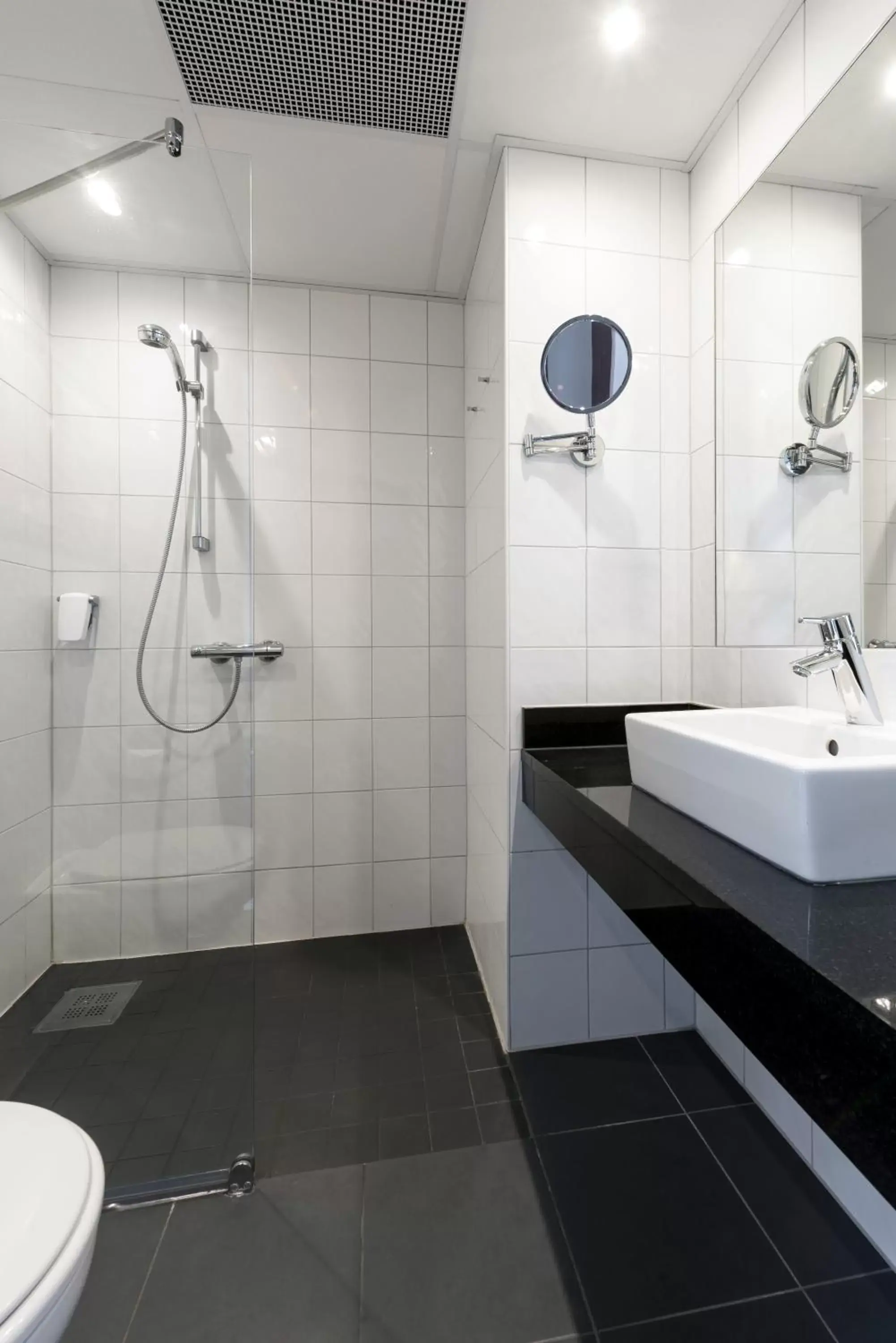 Bathroom in Quality Hotel Residence