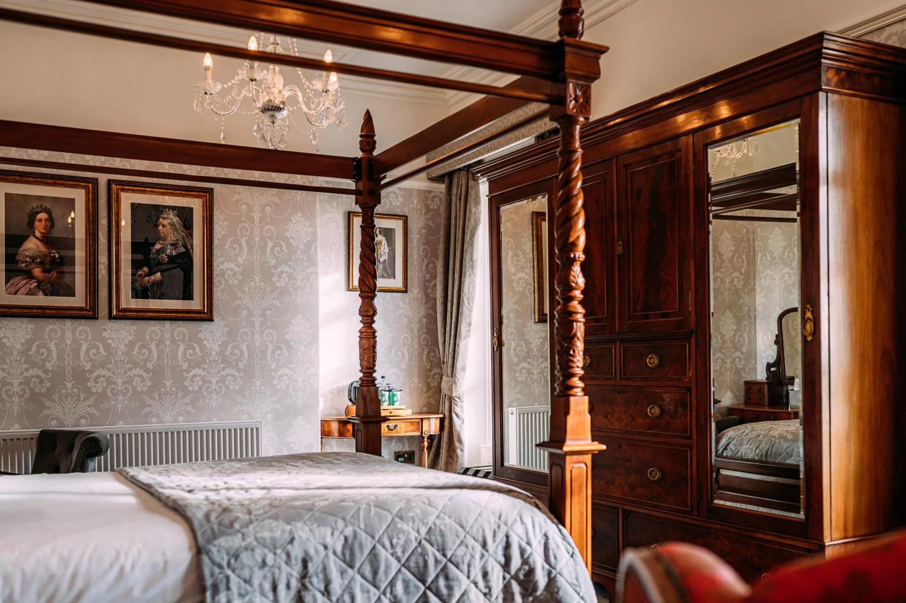 Bed in The Queens Hotel