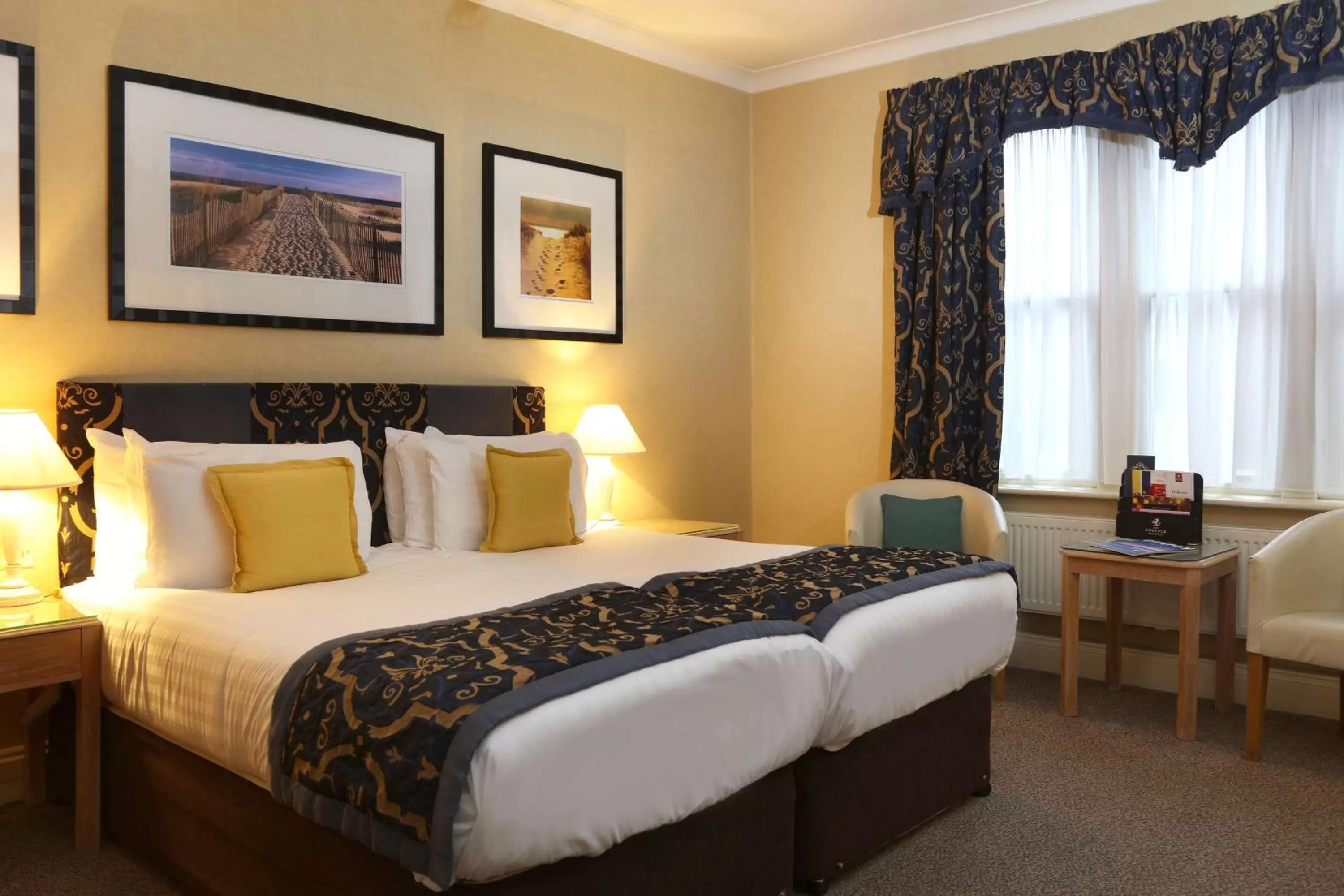 Photo of the whole room, Bed in Norfolk Royale Hotel