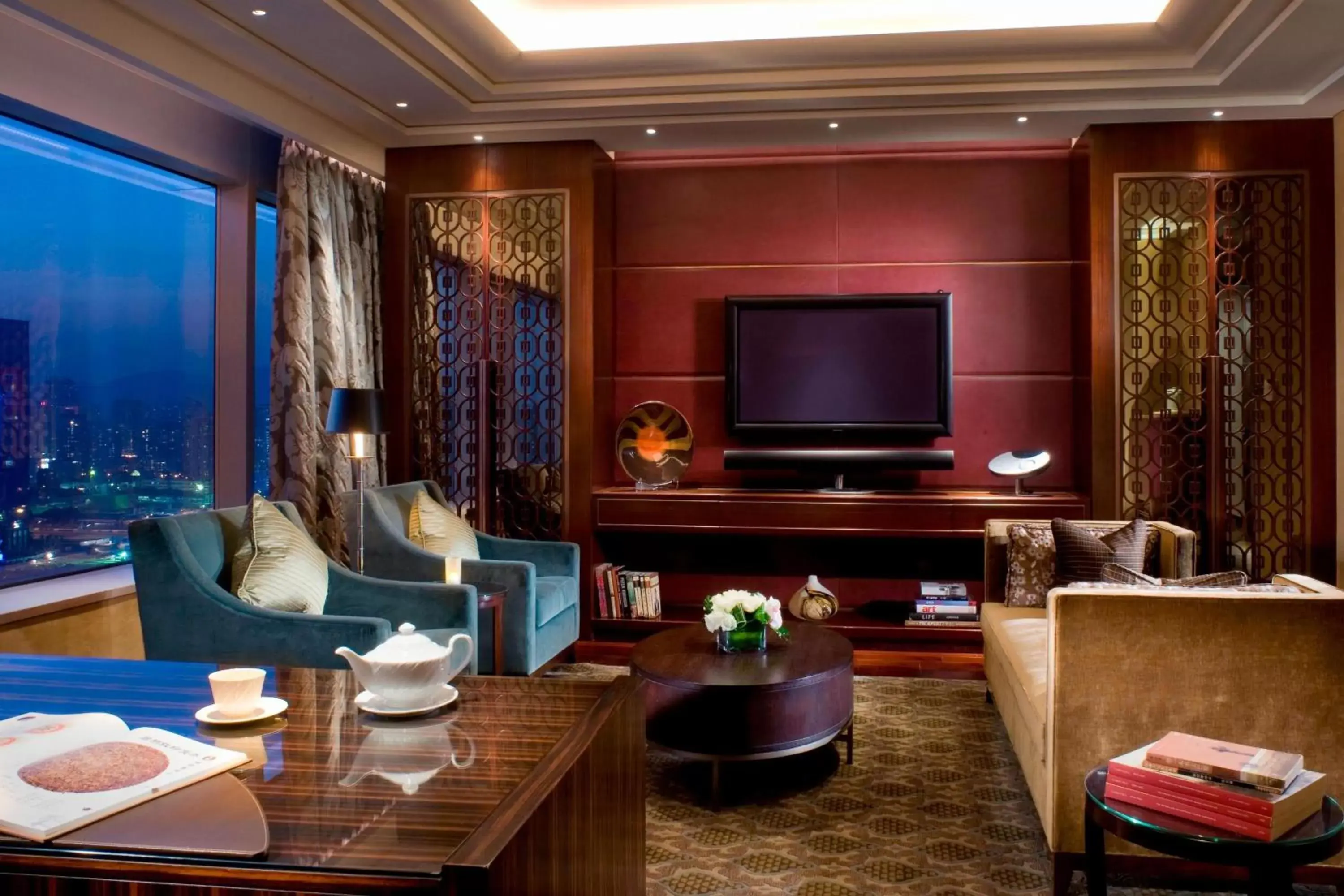 Bedroom, TV/Entertainment Center in The Ritz-Carlton, Shenzhen