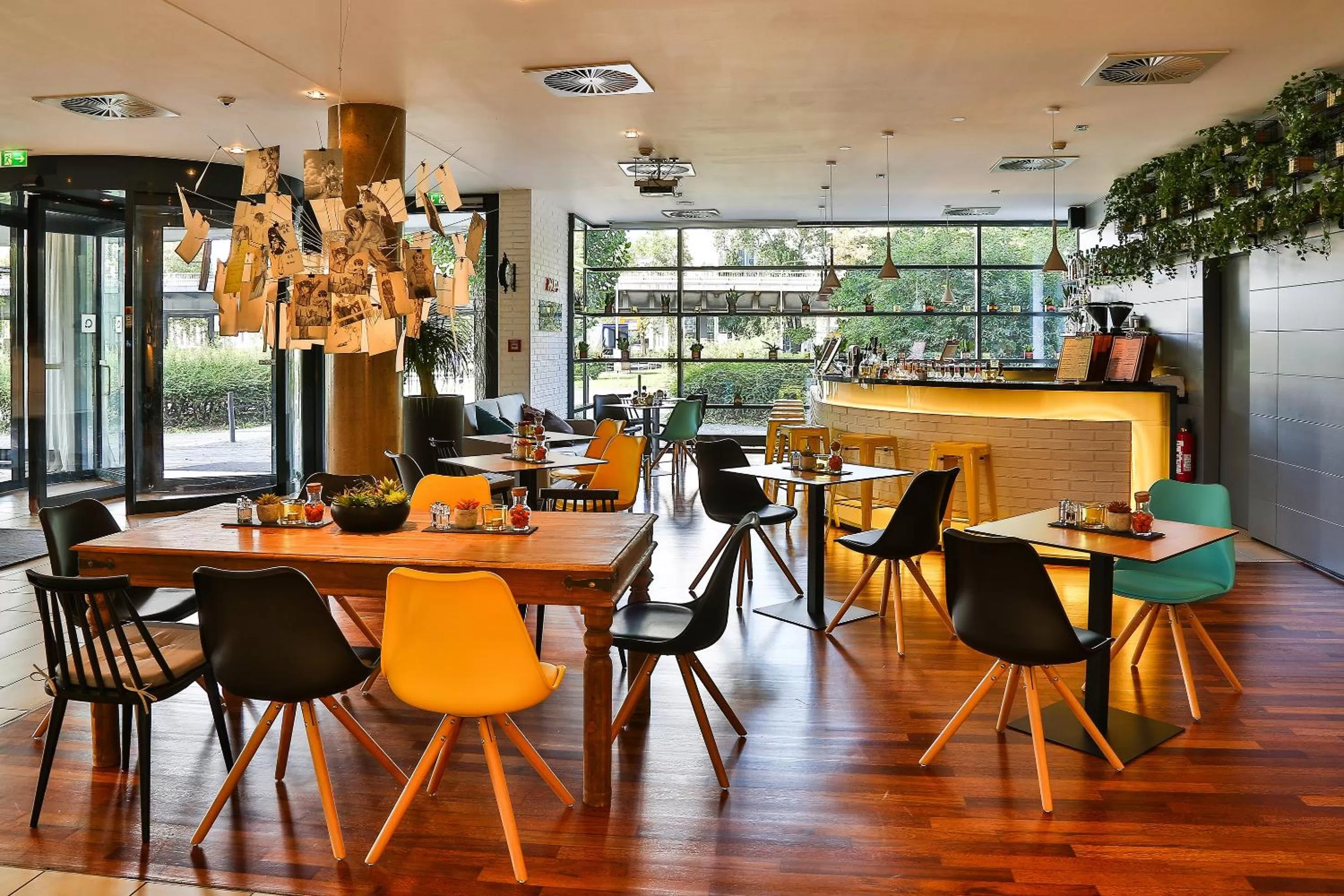 Lounge or bar in Hotel Frankfurt Messe Affiliated by Meliá