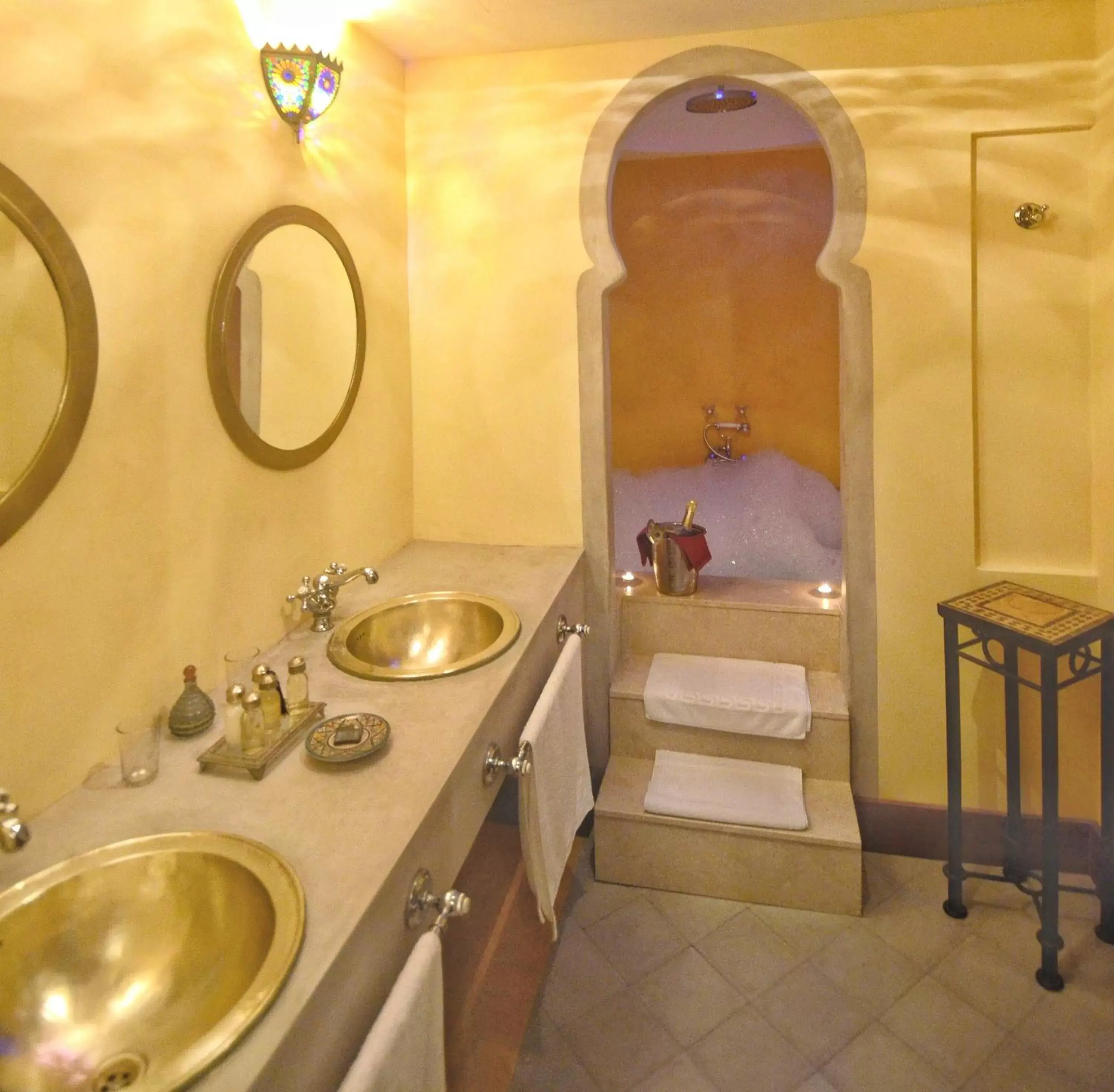 Hot Tub, Bathroom in Alcoba del Rey de Sevilla
