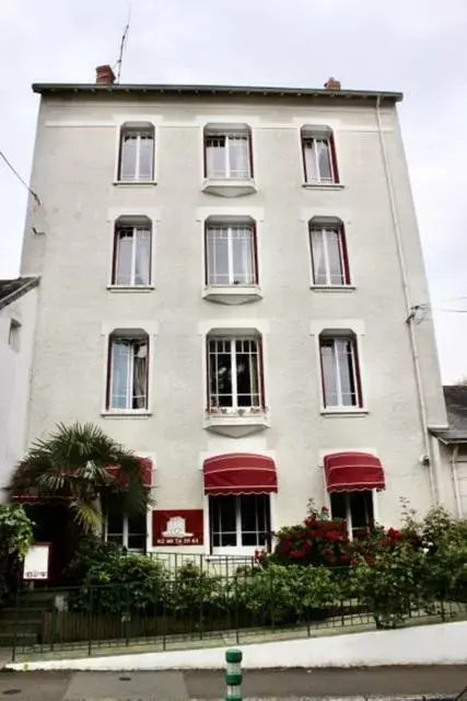 Facade/entrance, Property Building in Hôtel Coeur De Loire